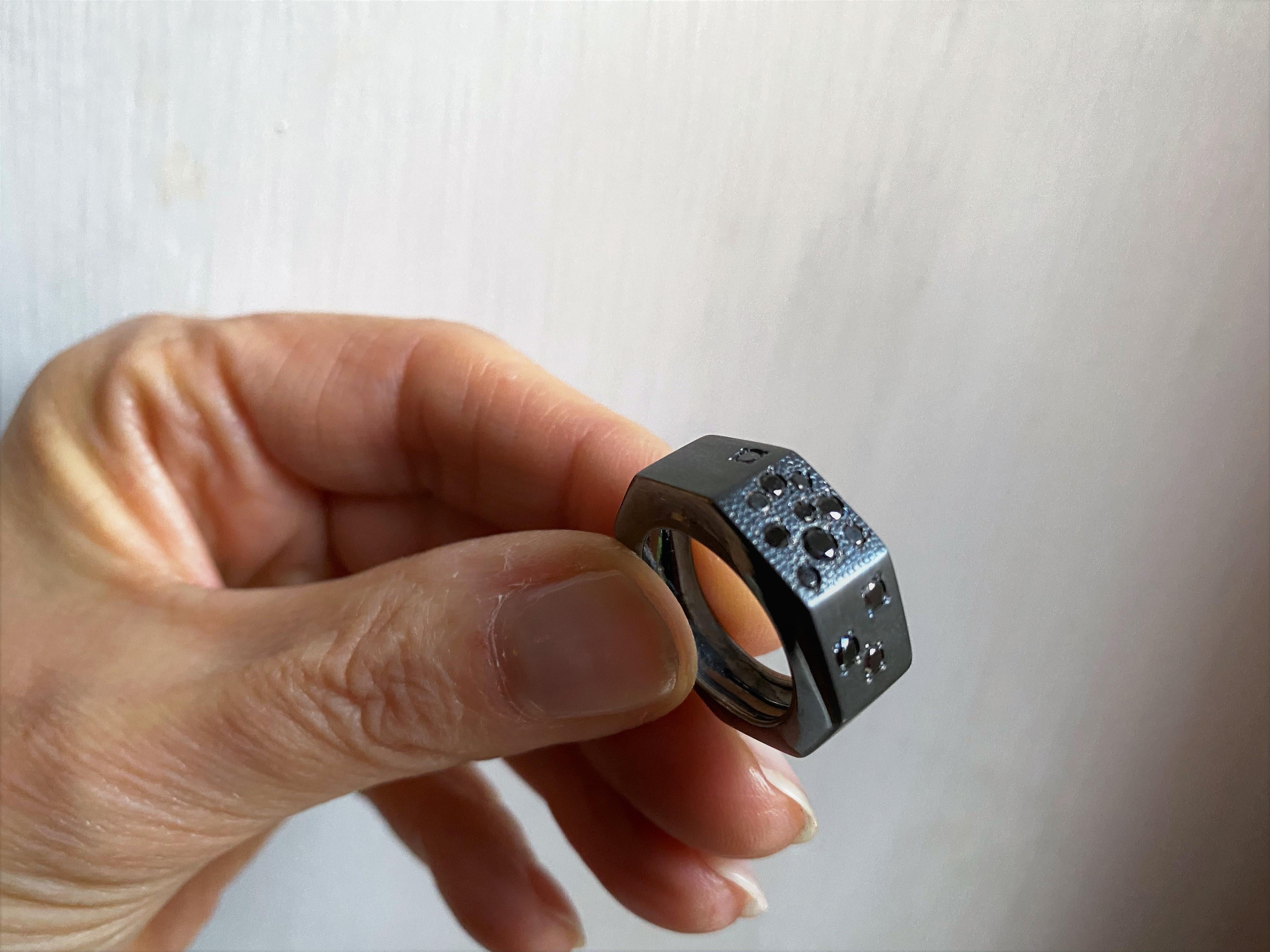 Contemporary 0.45 Carat Black Diamonds Burnished Sterling Silver Design Ring For Sale 5