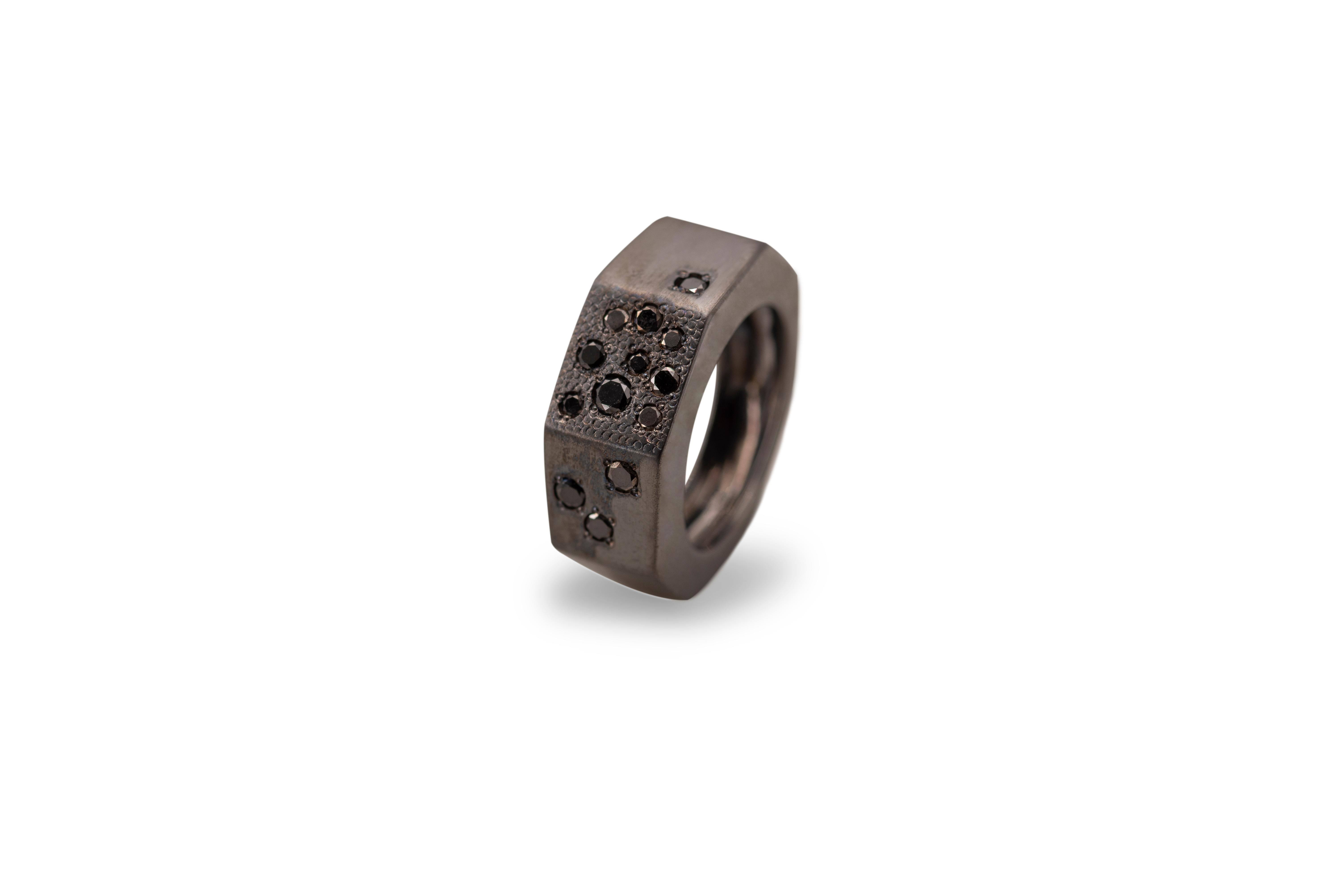 Zeitgenössischer Unisex-Ring aus brüniertem Sterlingsilber mit 0,45 Karat schwarzen Diamanten im Zustand „Neu“ im Angebot in Rome, IT