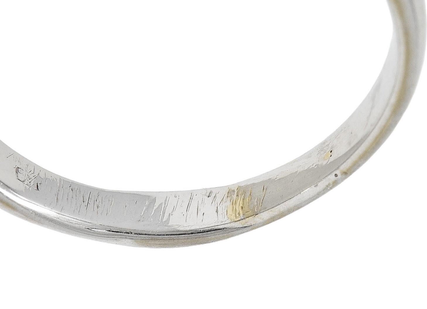 Anello a fascia contemporaneo con diamante da 0,45 CTW in oro bianco da 18 carati in vendita 5