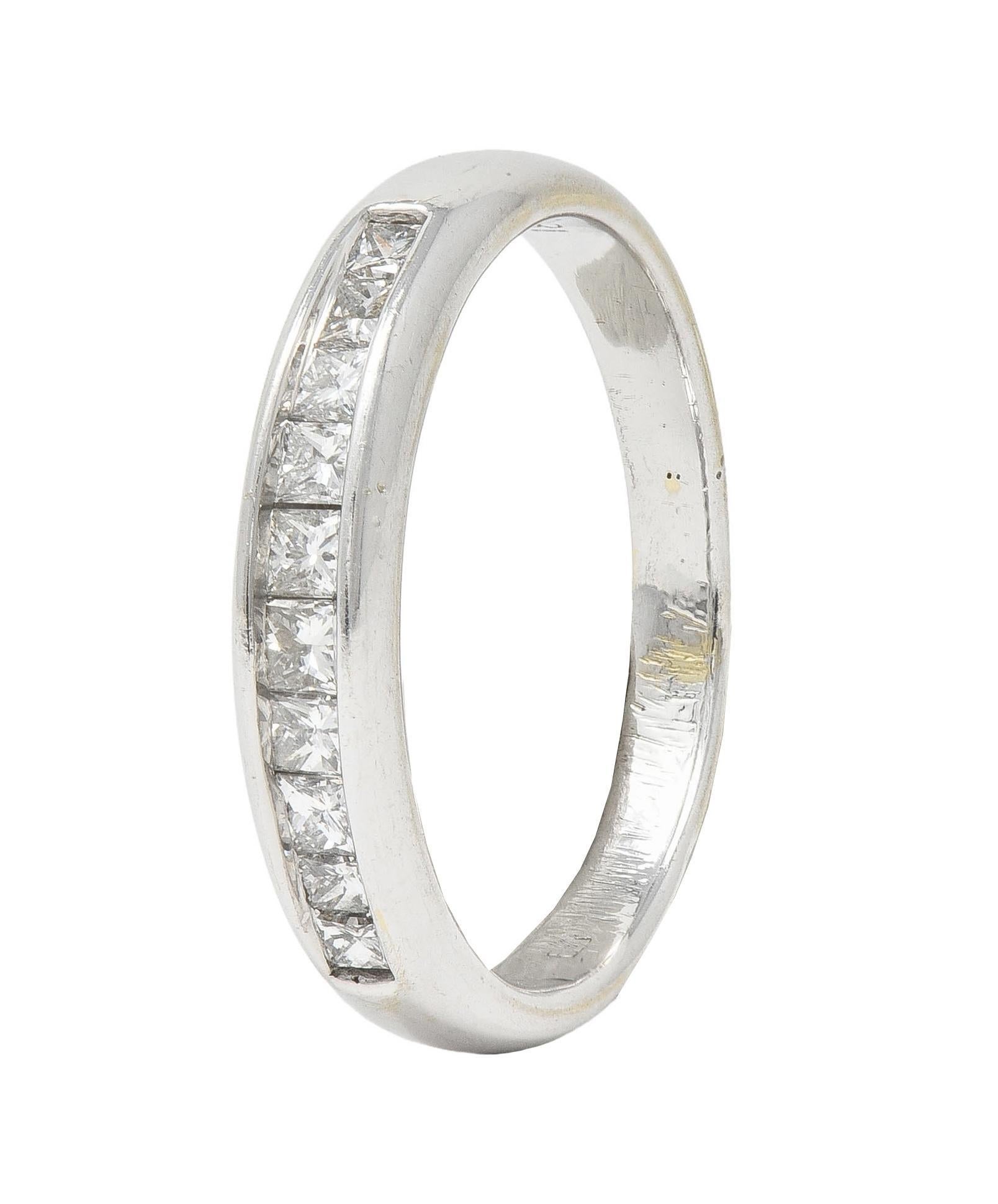 Anello a fascia contemporaneo con diamante da 0,45 CTW in oro bianco da 18 carati in vendita 6