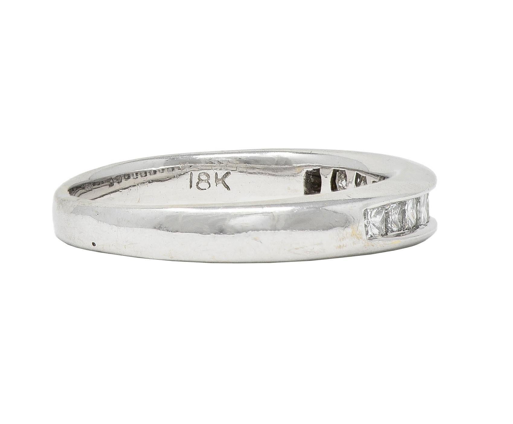 Anello a fascia contemporaneo con diamante da 0,45 CTW in oro bianco da 18 carati In condizioni ottime in vendita a Philadelphia, PA