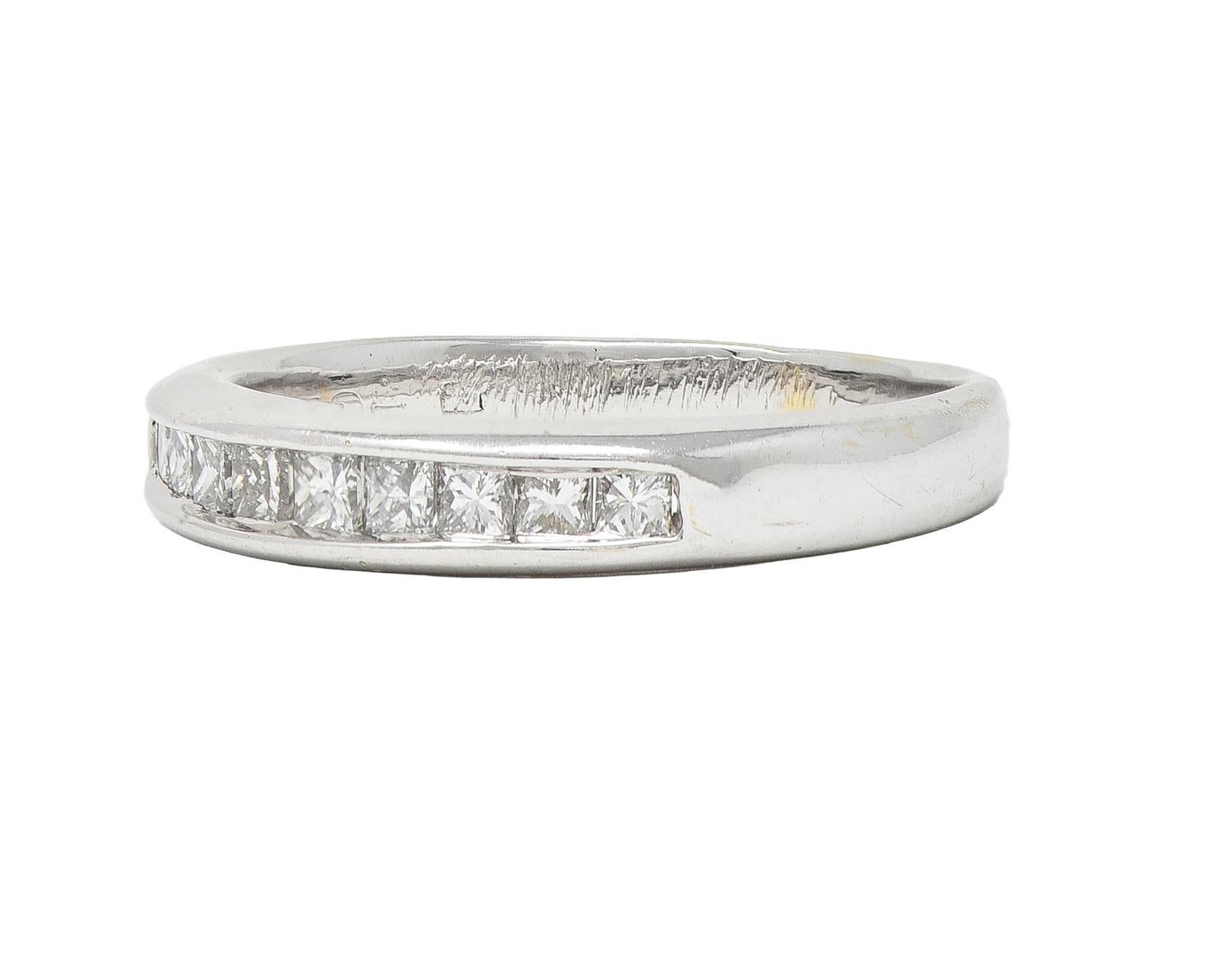 Anello a fascia contemporaneo con diamante da 0,45 CTW in oro bianco da 18 carati in vendita 2