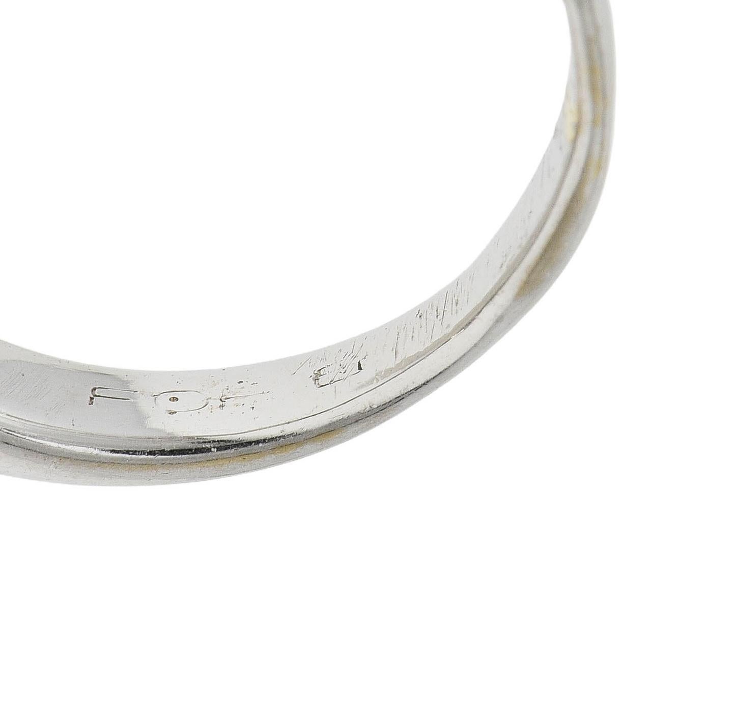 Anello a fascia contemporaneo con diamante da 0,45 CTW in oro bianco da 18 carati in vendita 4
