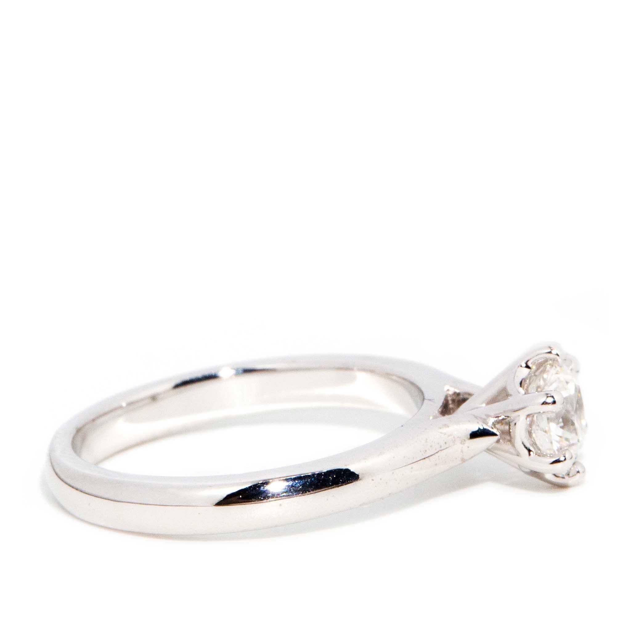 Bague solitaire contemporaine en or blanc 18 carats avec diamants de 0,50 carat certifiés GIA en vente 1