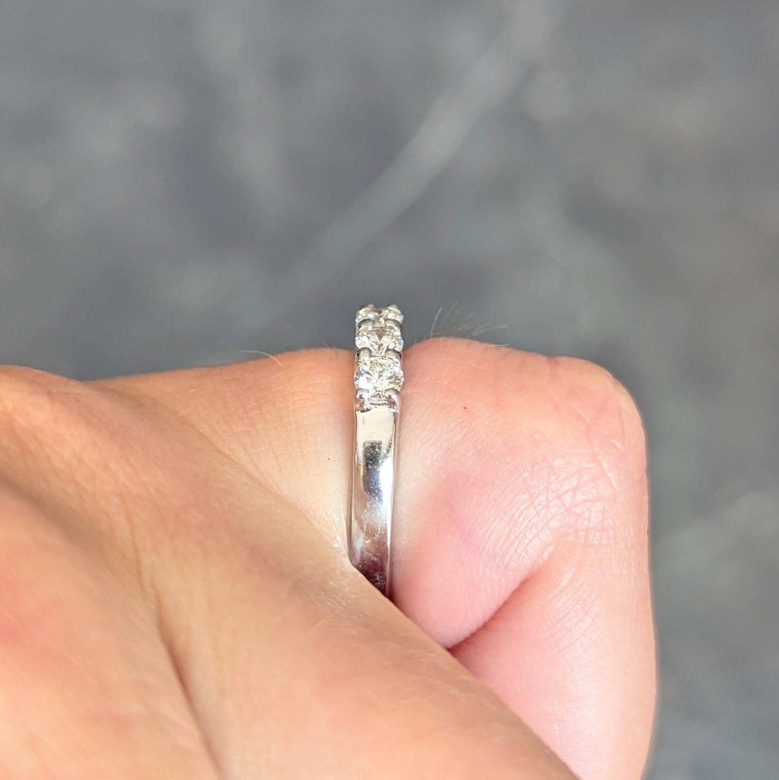 Anello contemporaneo con diamante da 0,50 CTW in platino con fede impilabile in vendita 6