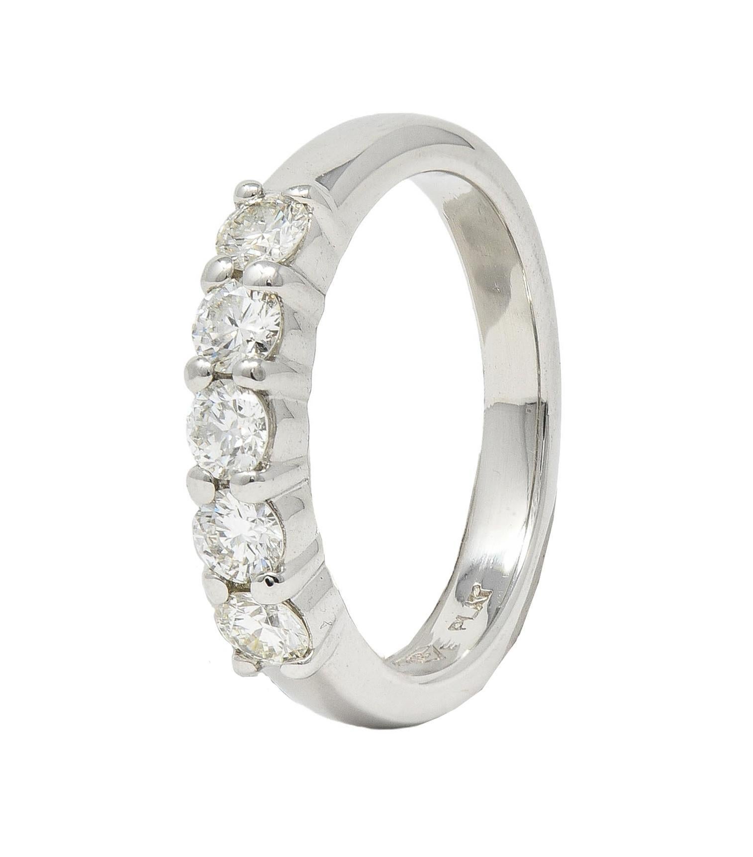 Taglio brillante Anello contemporaneo con diamante da 0,50 CTW in platino con fede impilabile in vendita