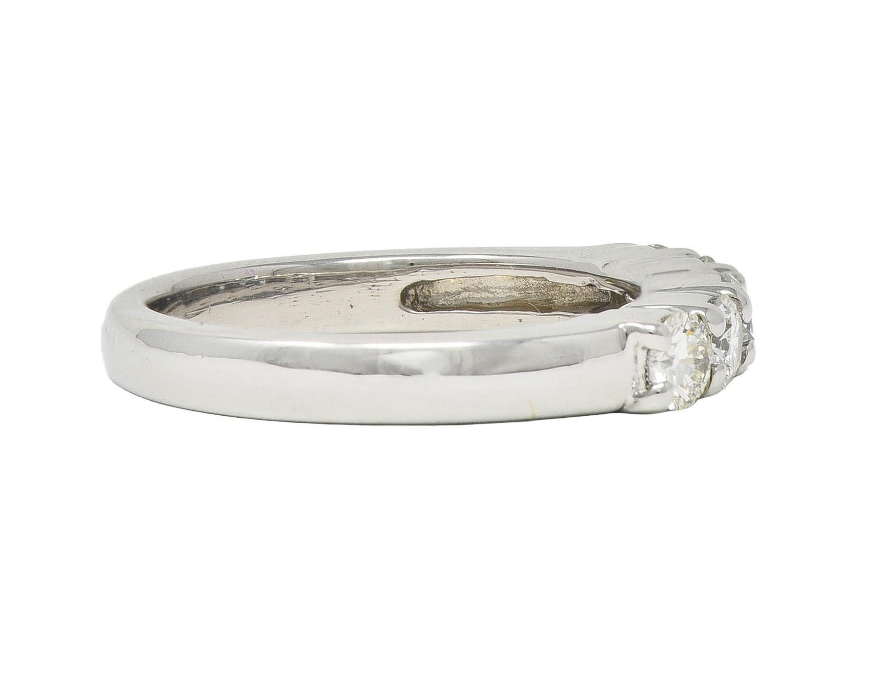Anello contemporaneo con diamante da 0,50 CTW in platino con fede impilabile In condizioni ottime in vendita a Philadelphia, PA