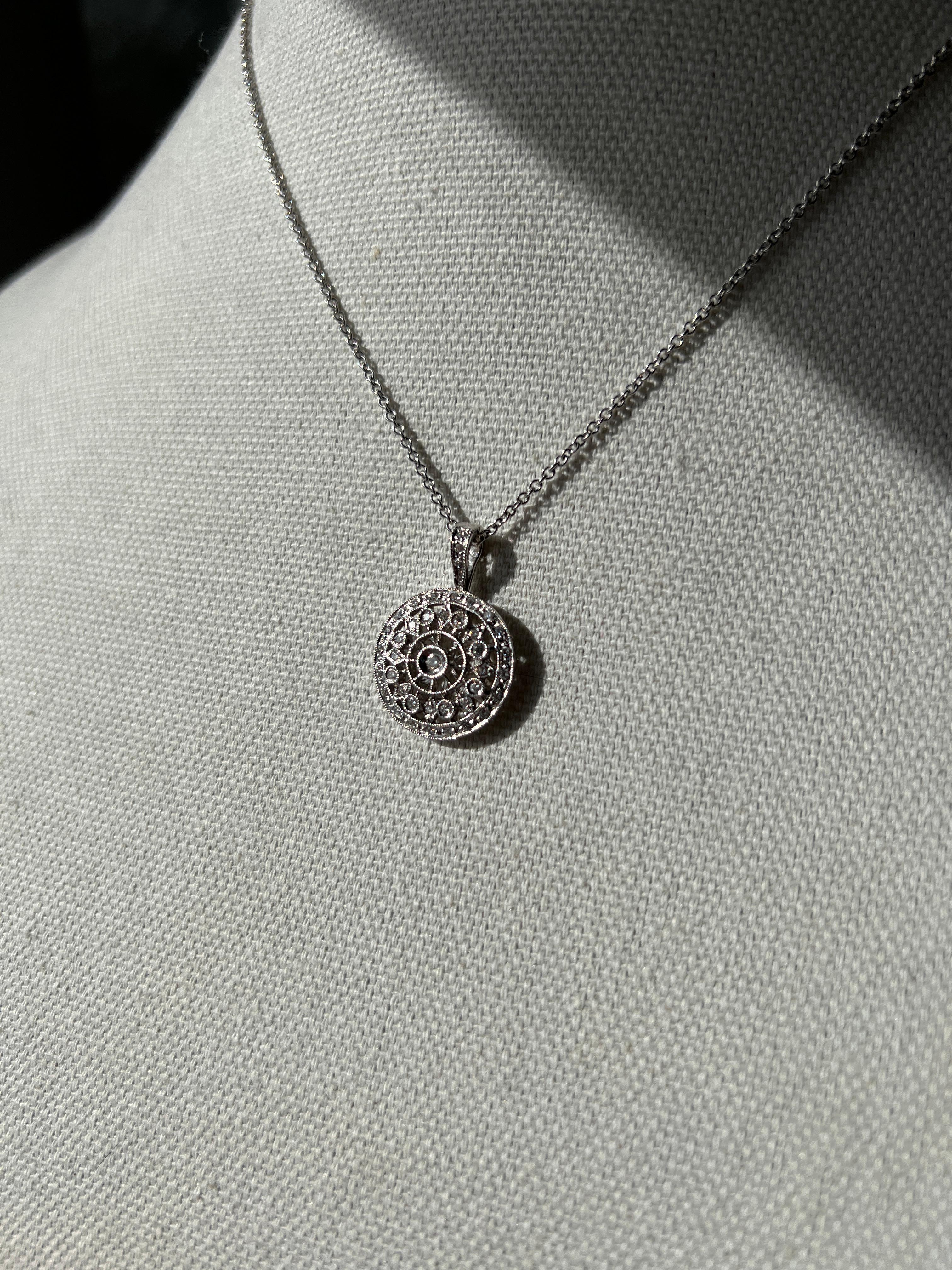 da uomo o donna Ciondolo a grappolo con quadrante solare con diamanti da 0,50 tcw in stile contemporaneo in vendita