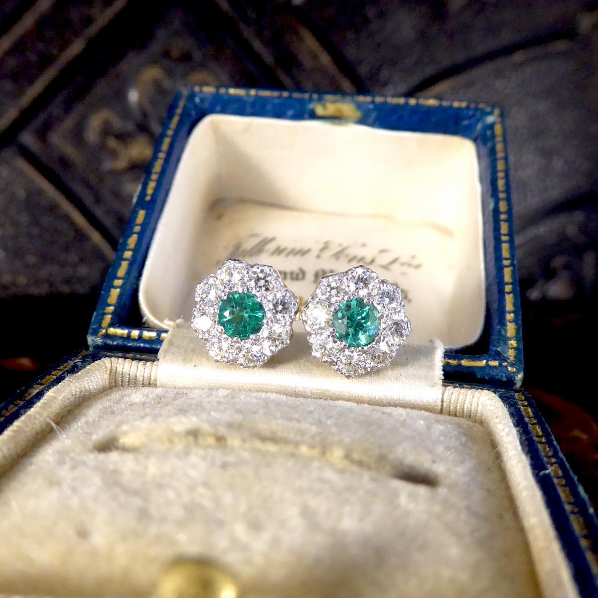 Contemporary 0.50 Carat Emerald and Diamond Cluster Earrings in 18 Carat Gold For Sale 3