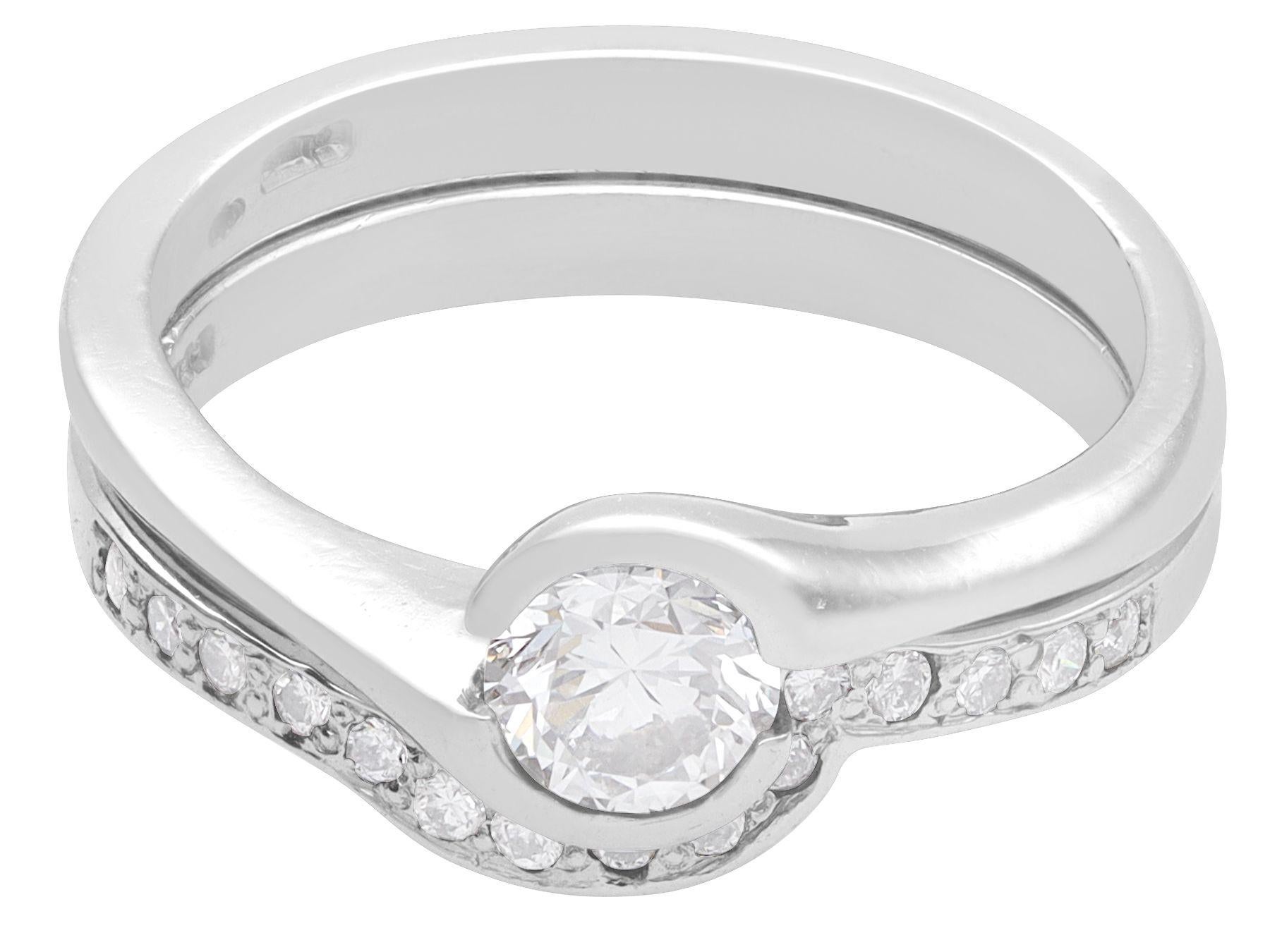 Contemporaneo Anello di fidanzamento e fede in platino e diamanti certificati GIA da 0,65 carati in vendita