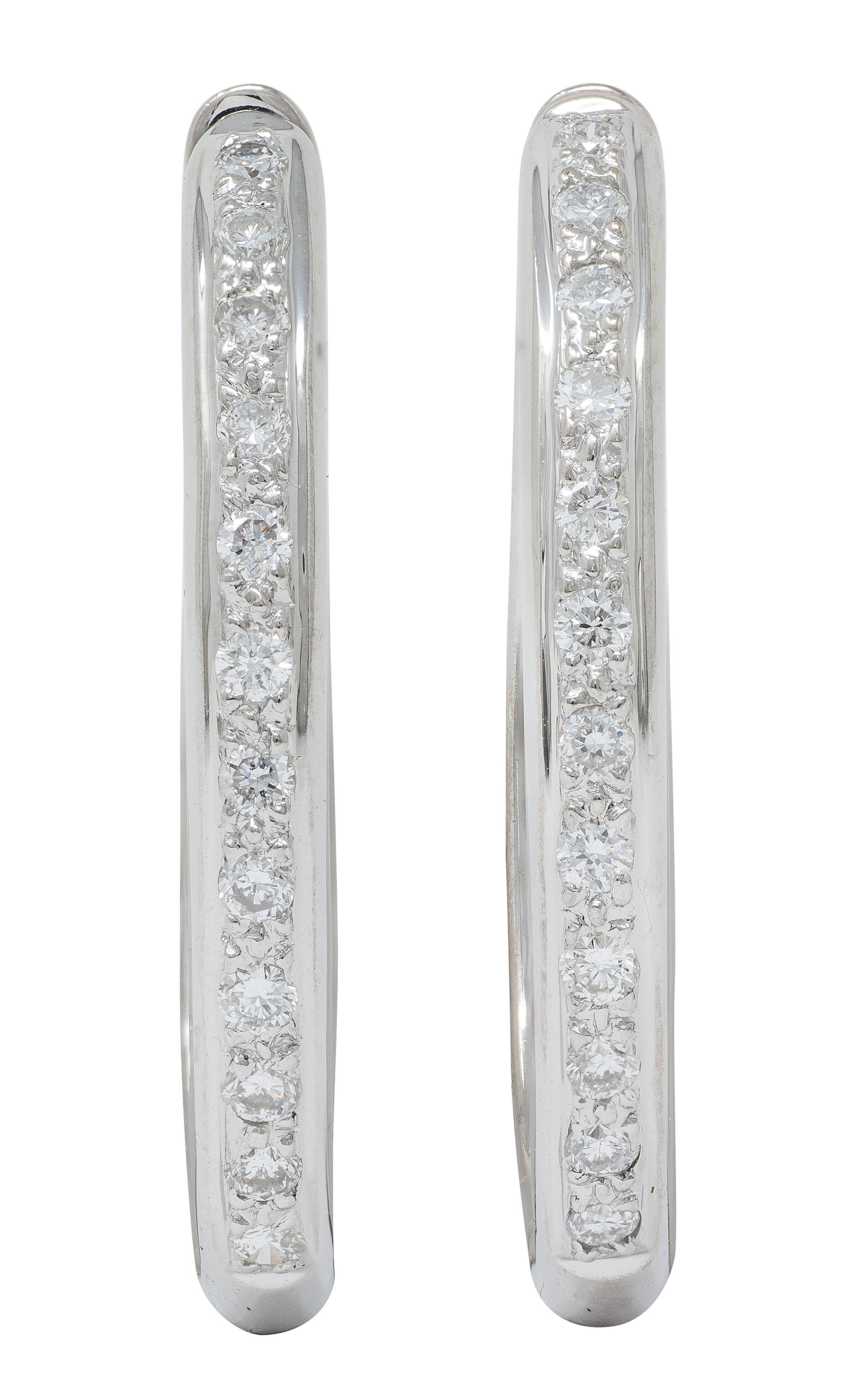 Contemporain Boucles d'oreilles contemporaines en or blanc 18 carats et diamants 0.66 CTW Heart Hoop Ears en vente