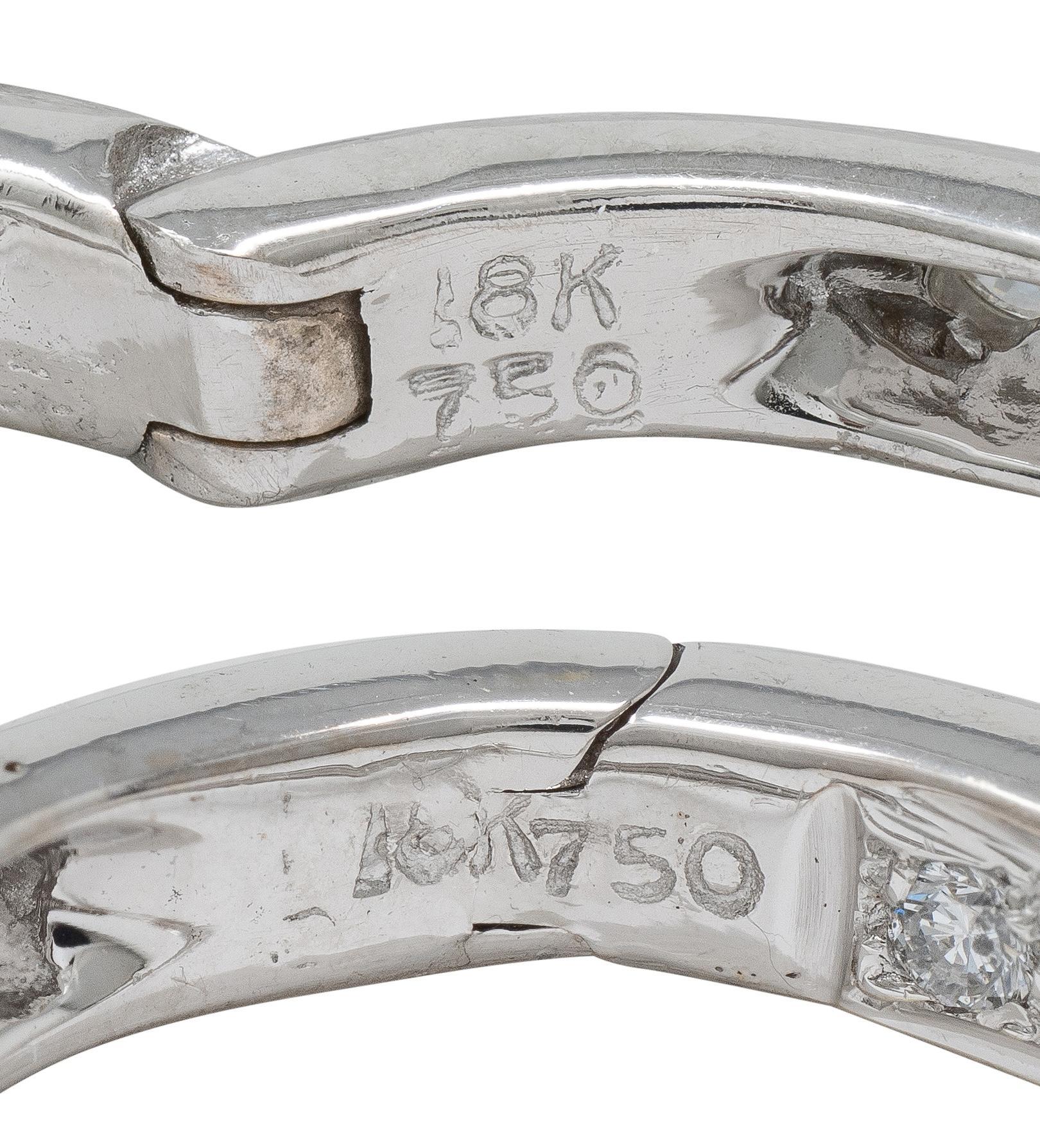 Boucles d'oreilles contemporaines en or blanc 18 carats et diamants 0.66 CTW Heart Hoop Ears Pour femmes en vente