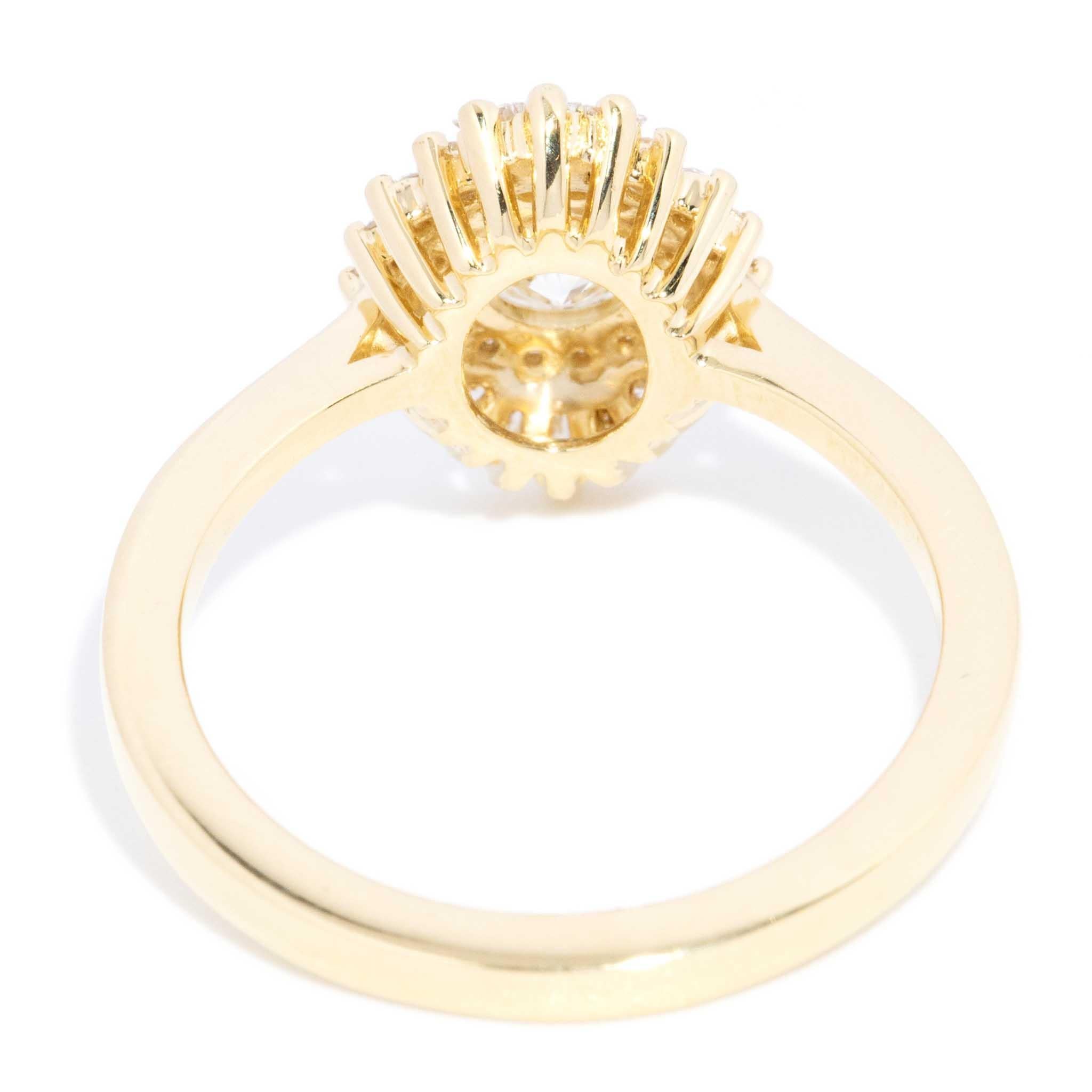 Anillo contemporáneo con halo de diamantes en forma de estrella de 0,73 quilates y oro amarillo de 18 quilates 5