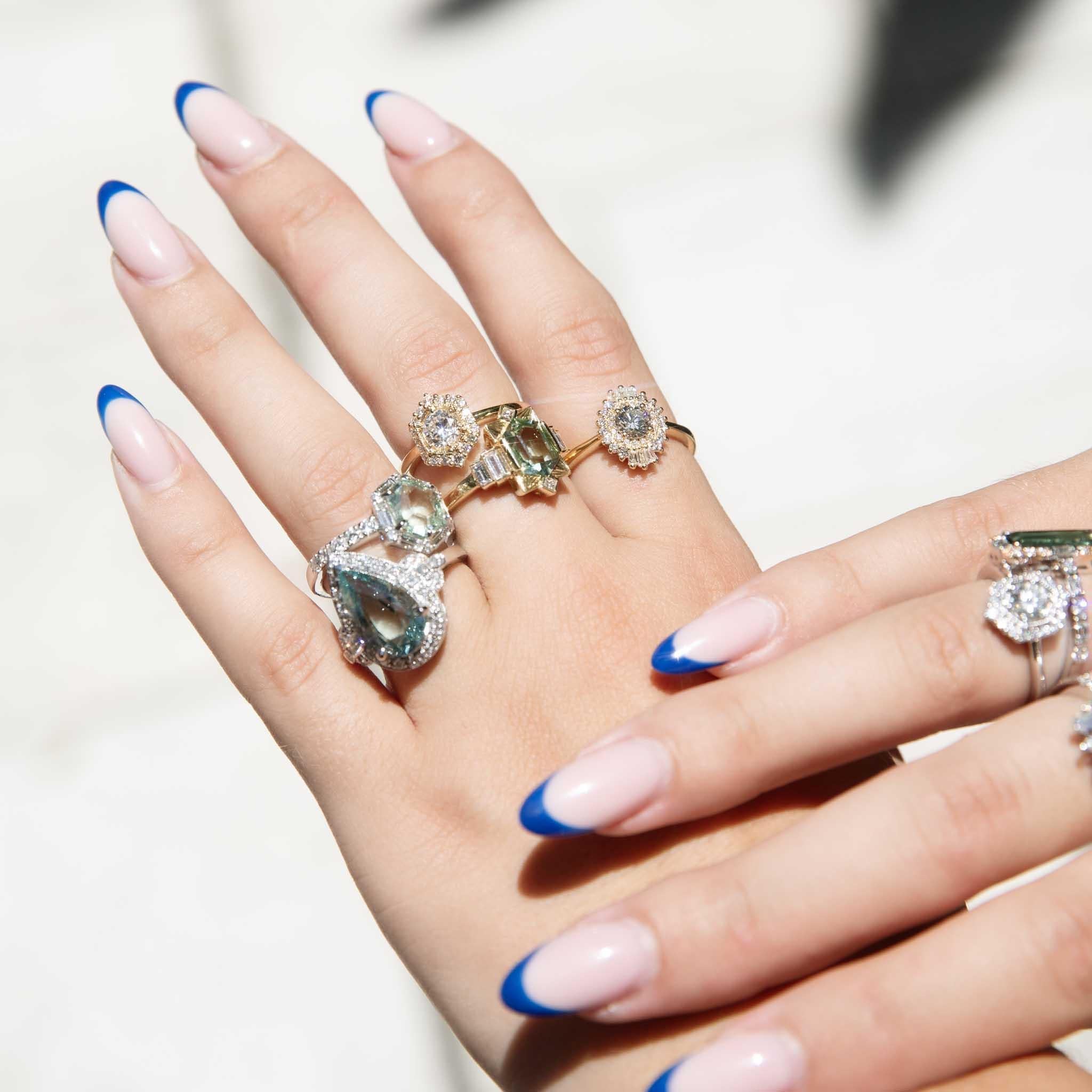 Anillo contemporáneo con halo de diamantes en forma de estrella de 0,73 quilates y oro amarillo de 18 quilates 6