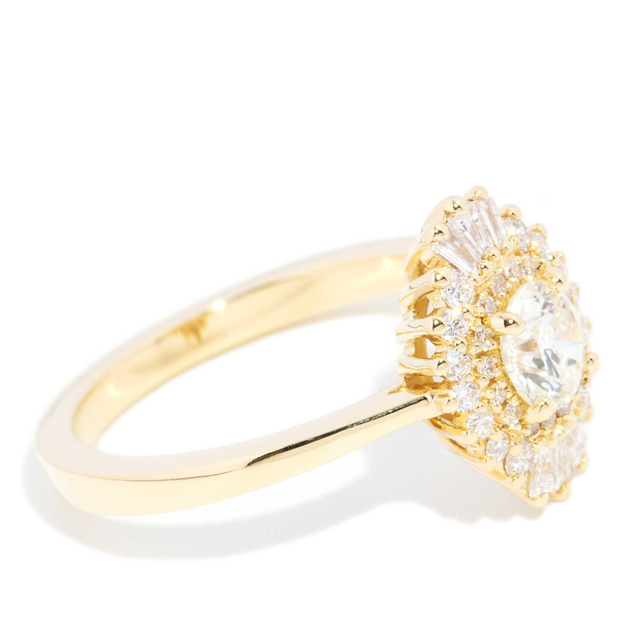 Anillo contemporáneo con halo de diamantes en forma de estrella de 0,73 quilates y oro amarillo de 18 quilates 1