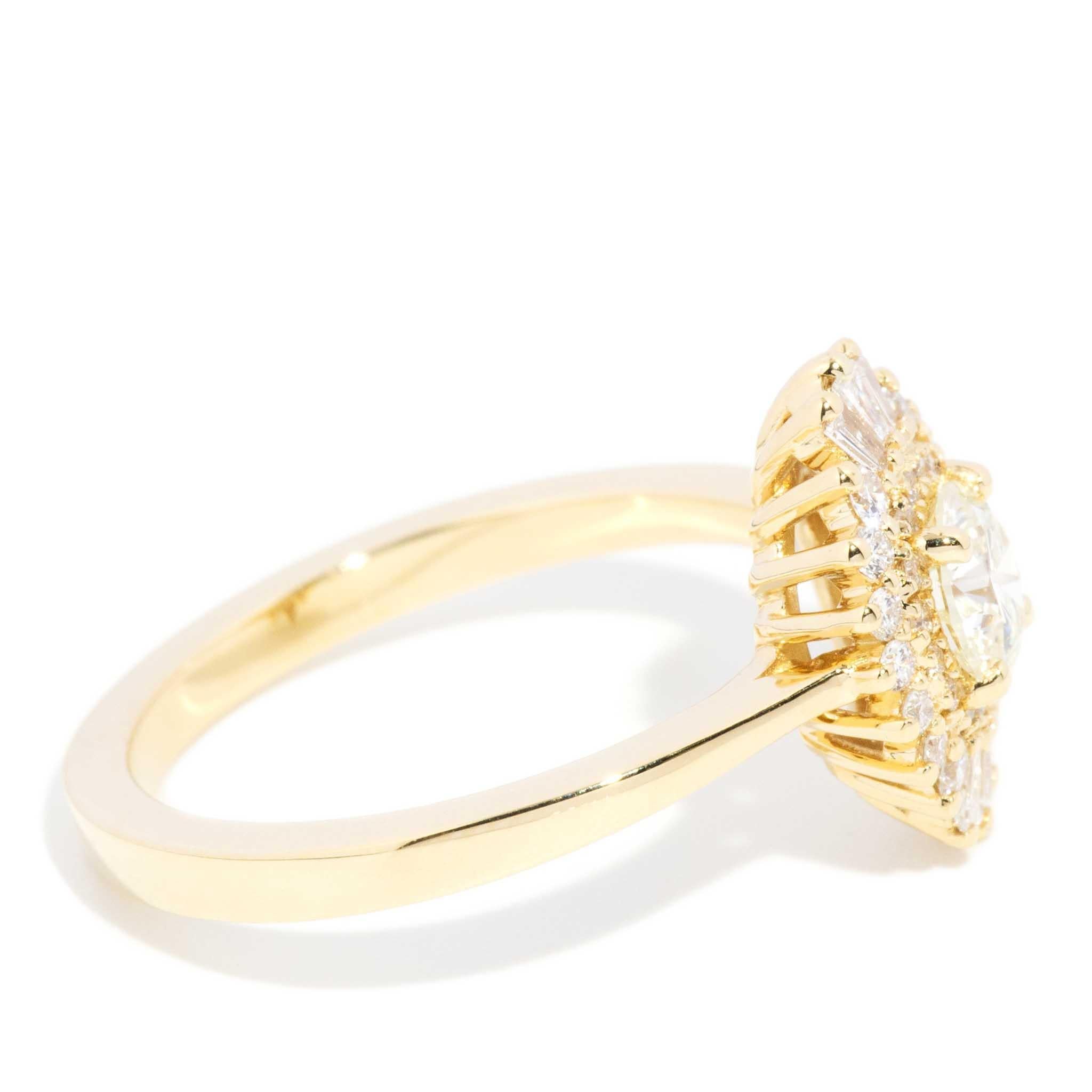 Anillo contemporáneo con halo de diamantes en forma de estrella de 0,73 quilates y oro amarillo de 18 quilates 3