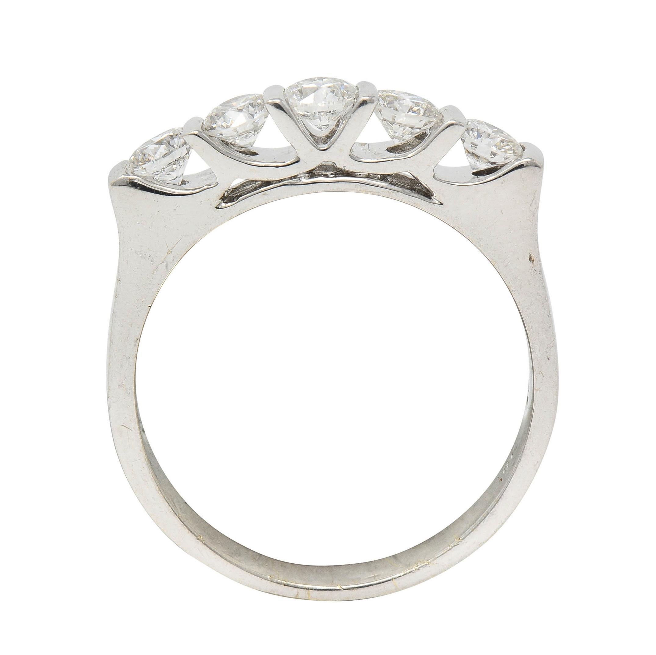 Alianza contemporánea de oro blanco de 18 quilates con cinco piedras y 0,75 quilates de diamantes en Bueno estado para la venta en Philadelphia, PA