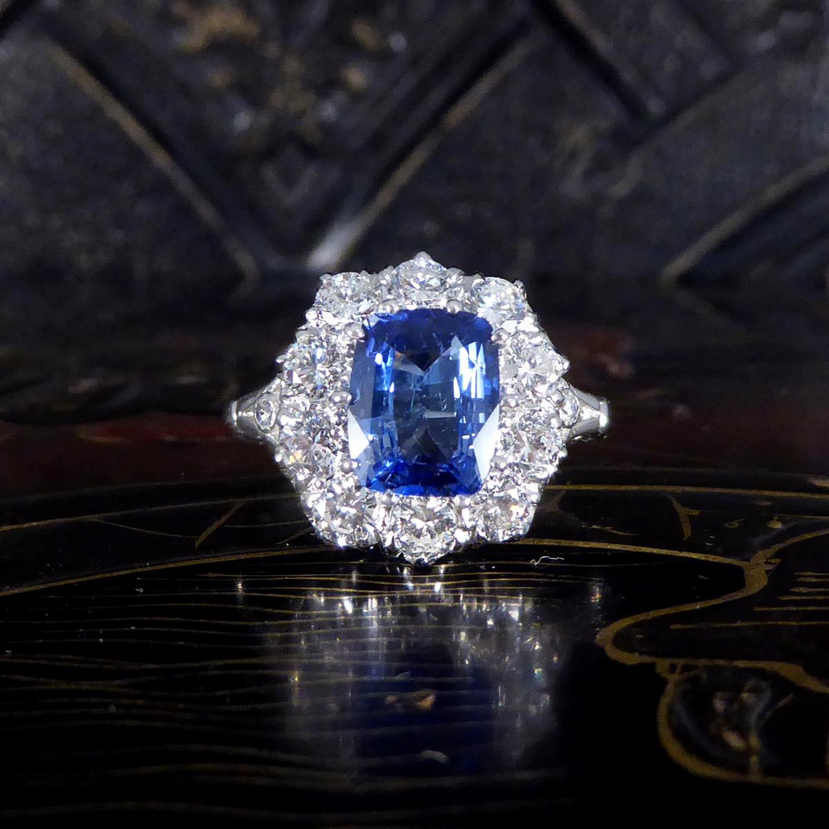Contemporary 0.75ct Diamond Five Stone Ring in Platinum For Sale 1