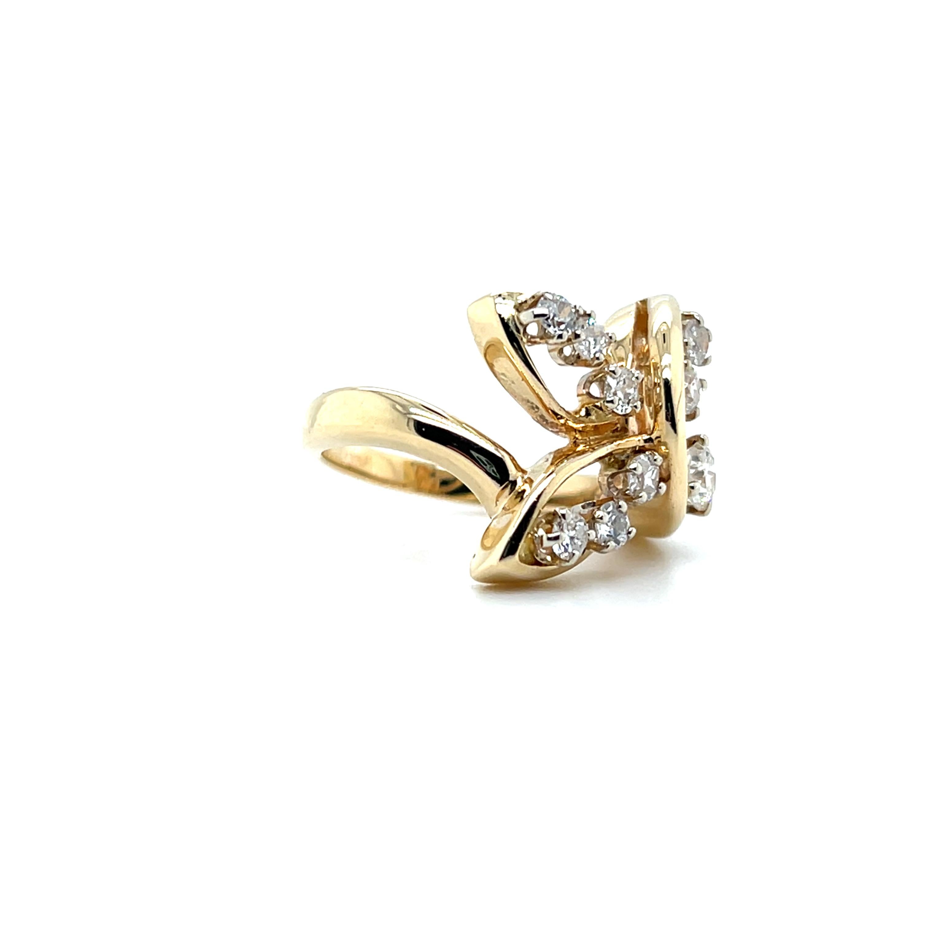 Anello contemporaneo con diamante da 0,76 carati e oro giallo 14k con design a forma libera in vendita 1