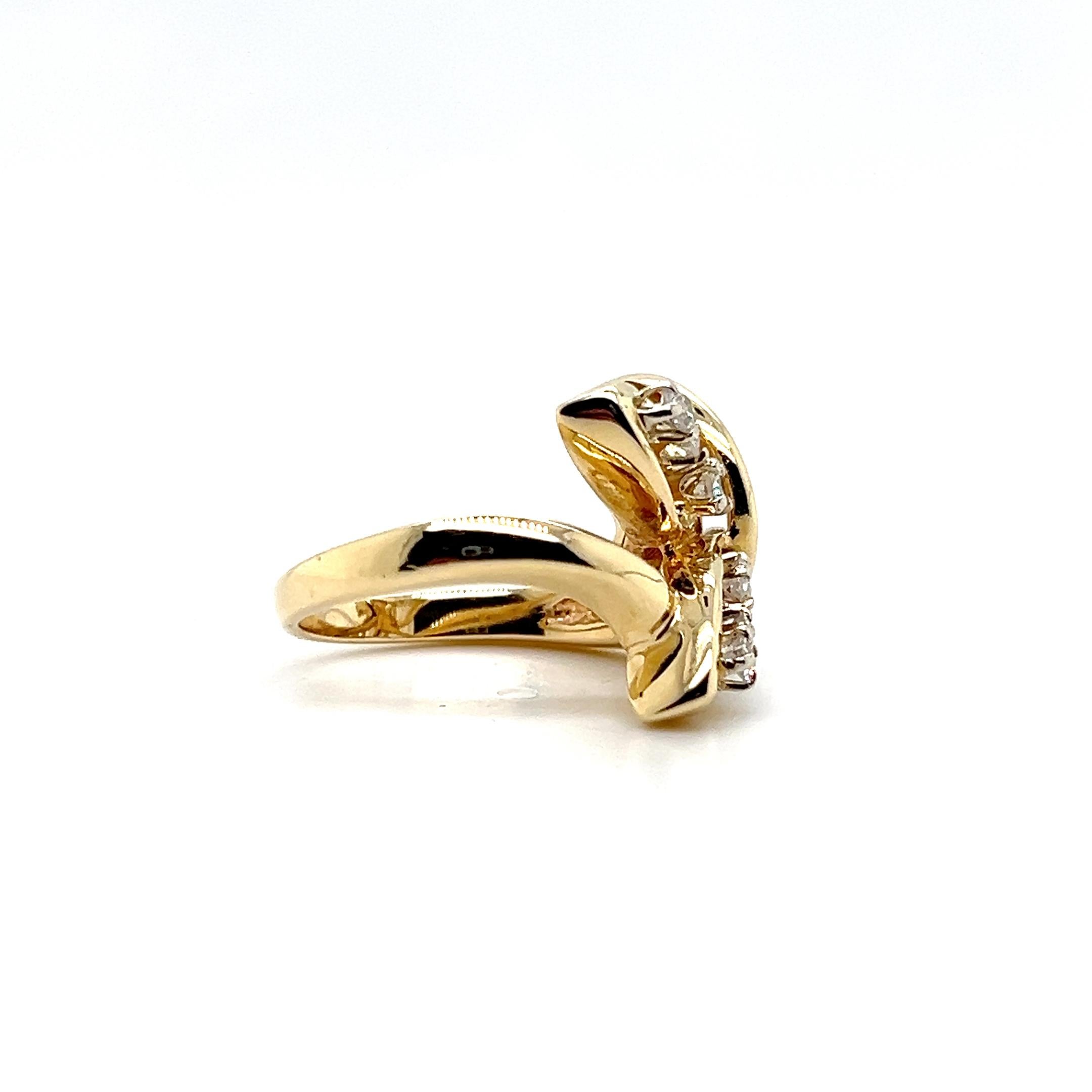 Anello contemporaneo con diamante da 0,76 carati e oro giallo 14k con design a forma libera in vendita 3