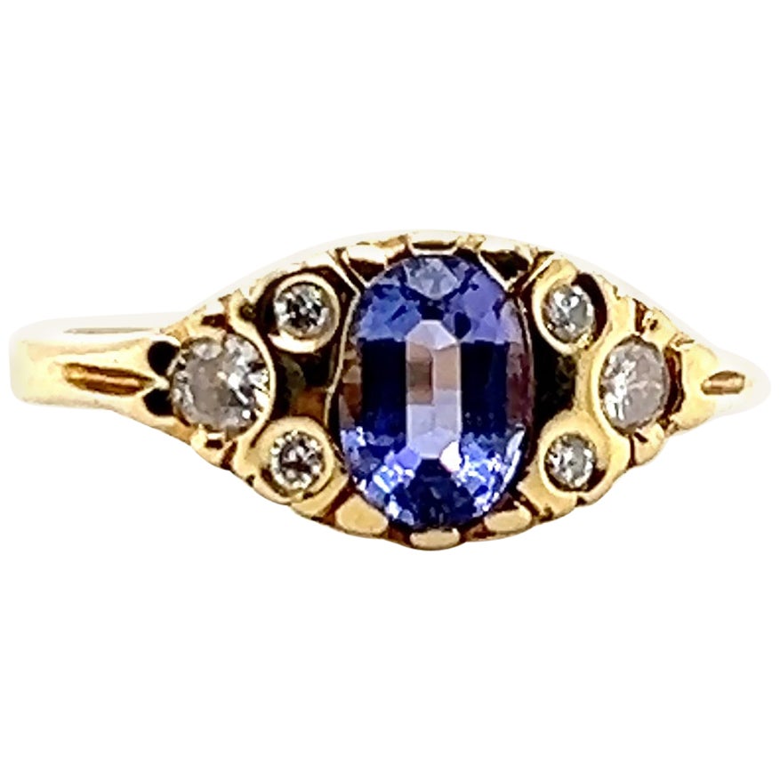 Moderner Ring aus 18-karätigem Gelbgold mit 0,78 Karat Tanzanit und Diamanten