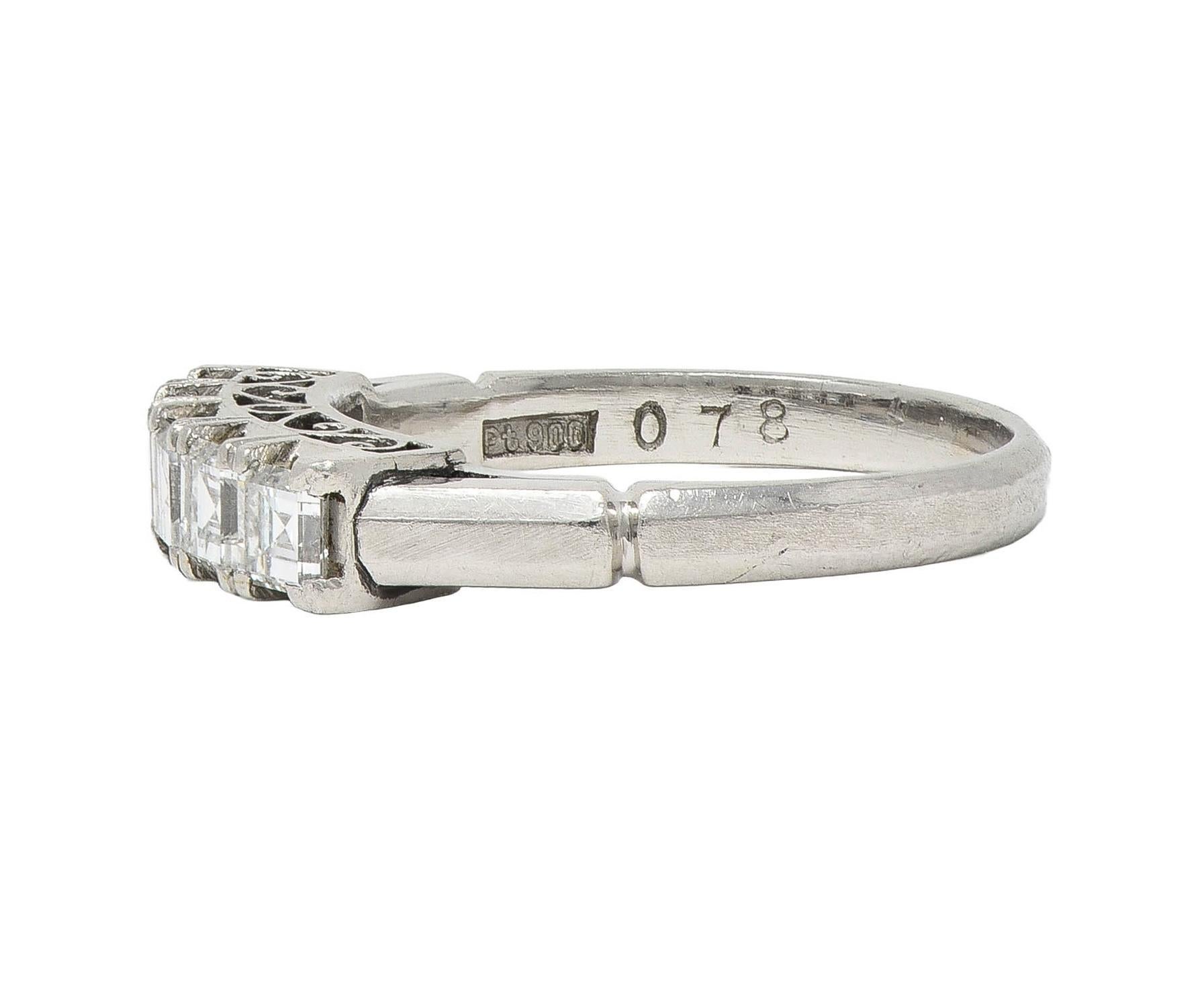 Anello a fascia con cinque pietre in platino con diamanti taglio Step da 0,78 CTW in vendita 2