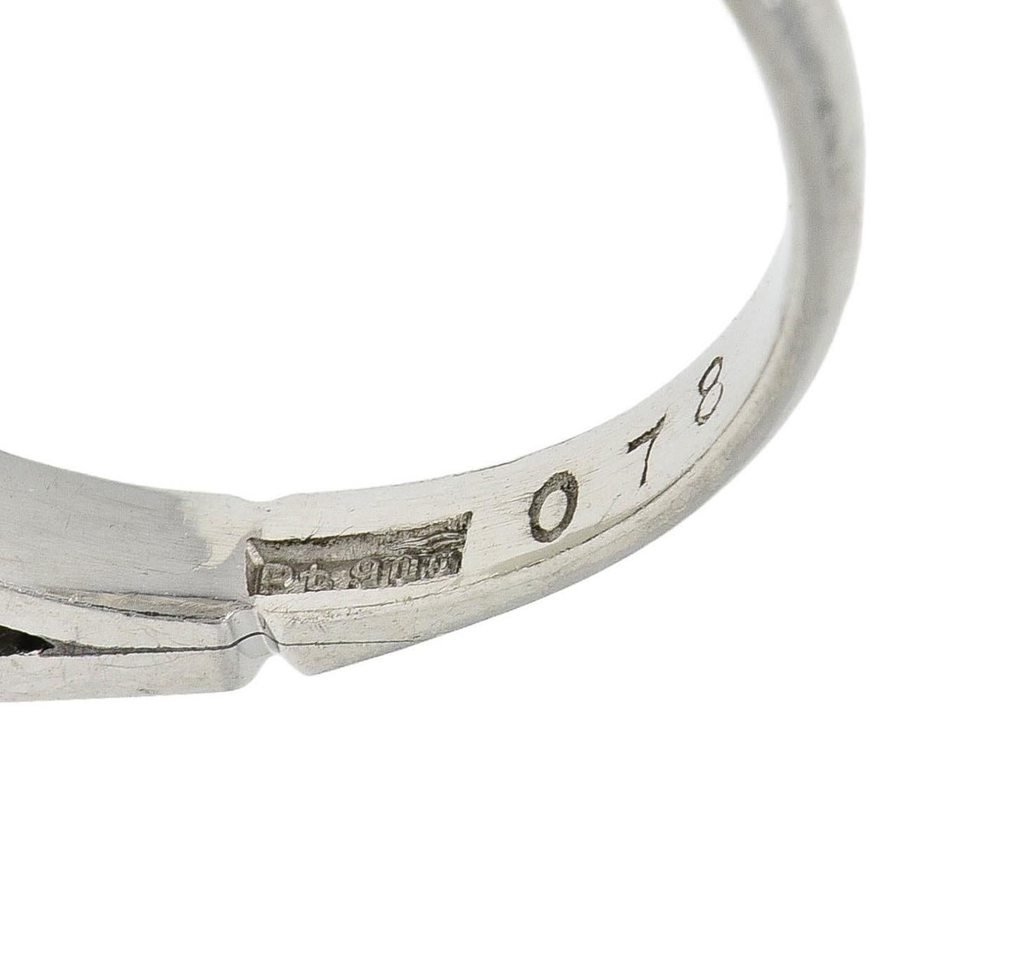 Anello a fascia con cinque pietre in platino con diamanti taglio Step da 0,78 CTW in vendita 4