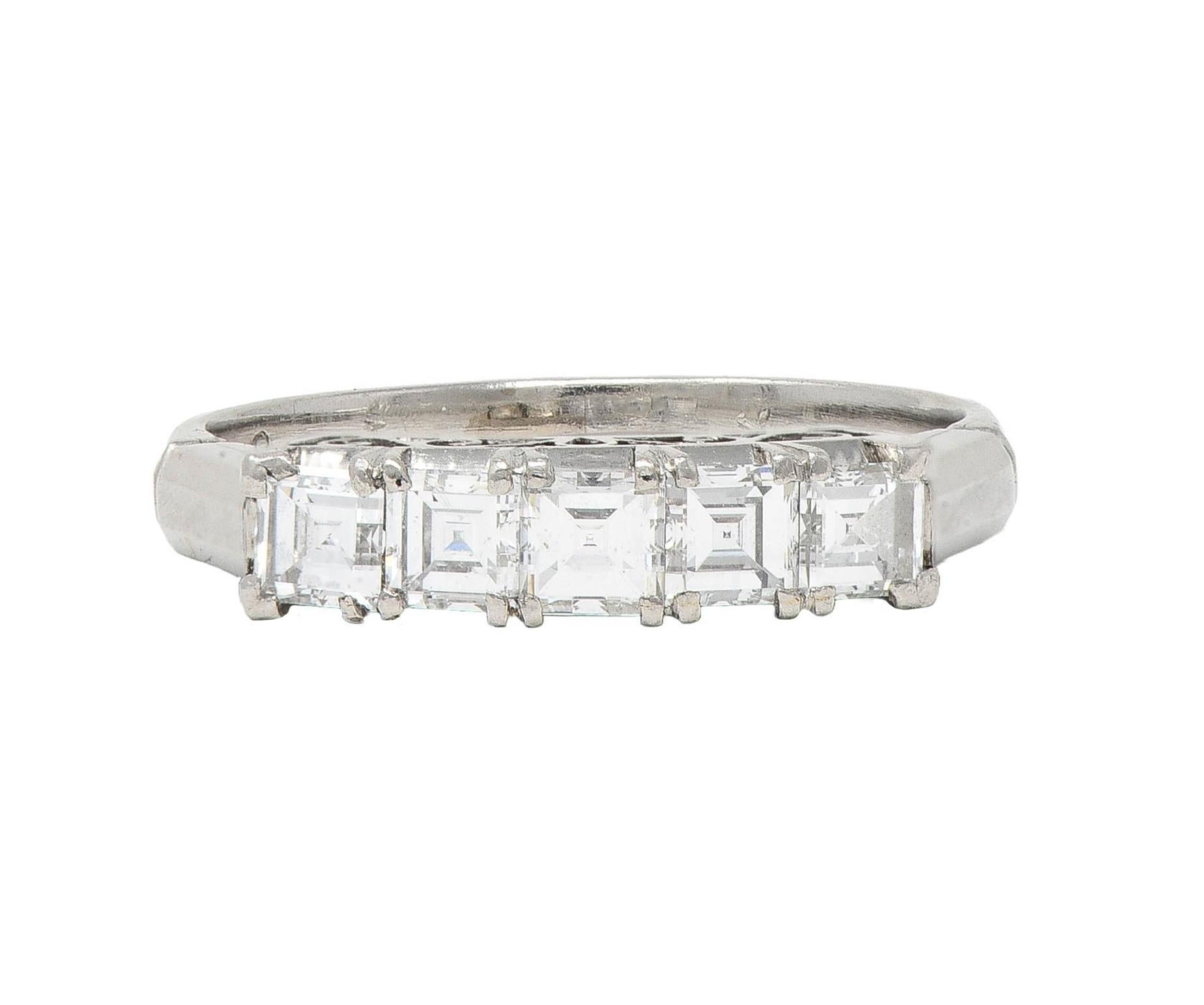Anello a fascia con cinque pietre in platino con diamanti taglio Step da 0,78 CTW