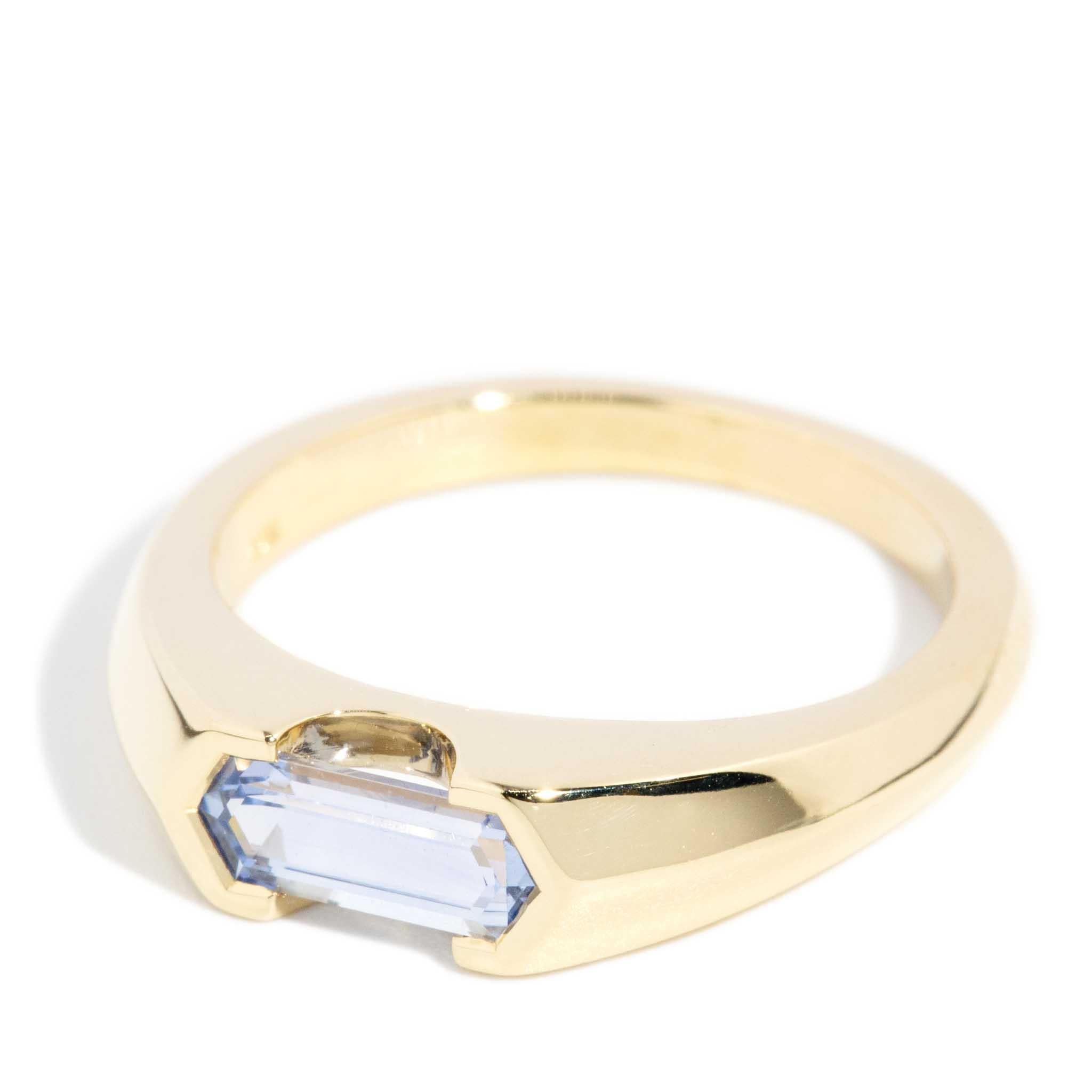 Contemporain Bague Contemporary 0.78ct Blue Sapphire Knife Edge Gold 18ct Gold en vente