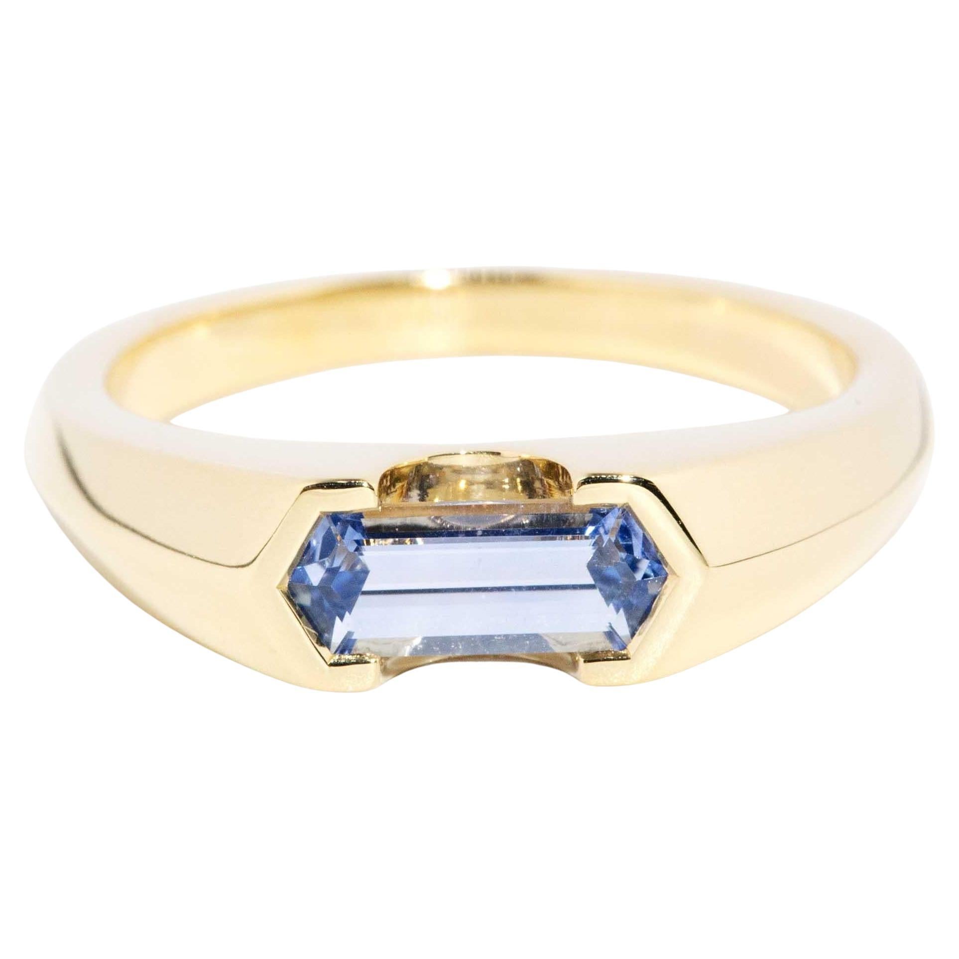Bague Contemporary 0.78ct Blue Sapphire Knife Edge Gold 18ct Gold en vente