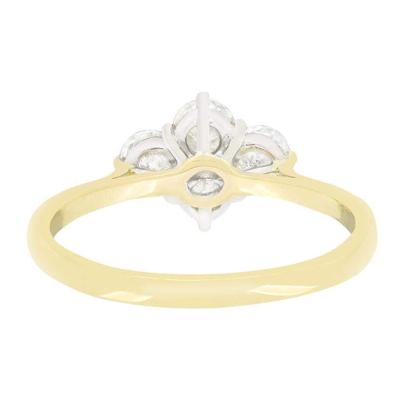 Contemporary 0.80ct Diamond Cluster Ring In Good Condition For Sale In London, GB