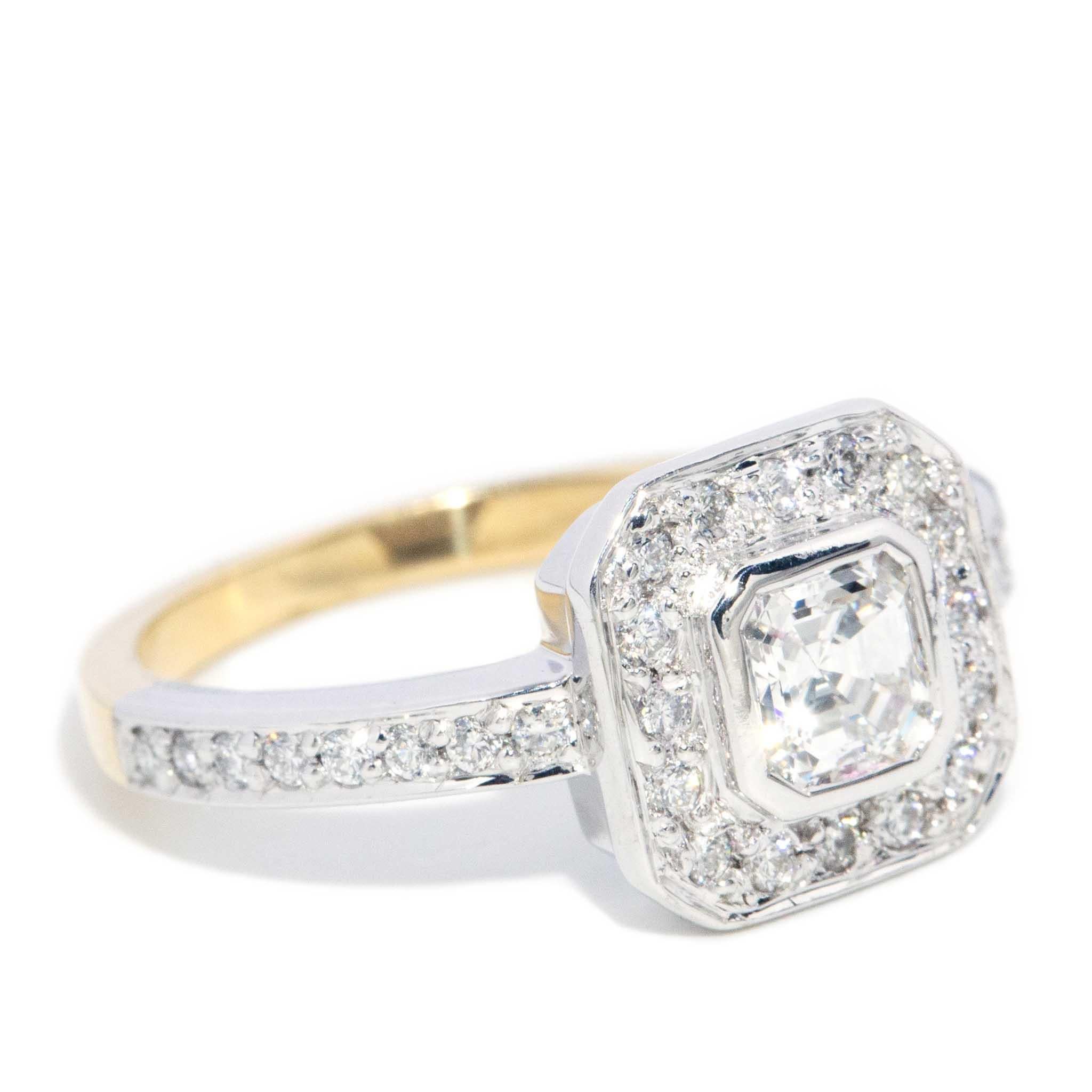 Contemporary 0,81 Karat Asscher Cut Diamant Cluster Ring 18 Karat Gold (Moderne) im Angebot