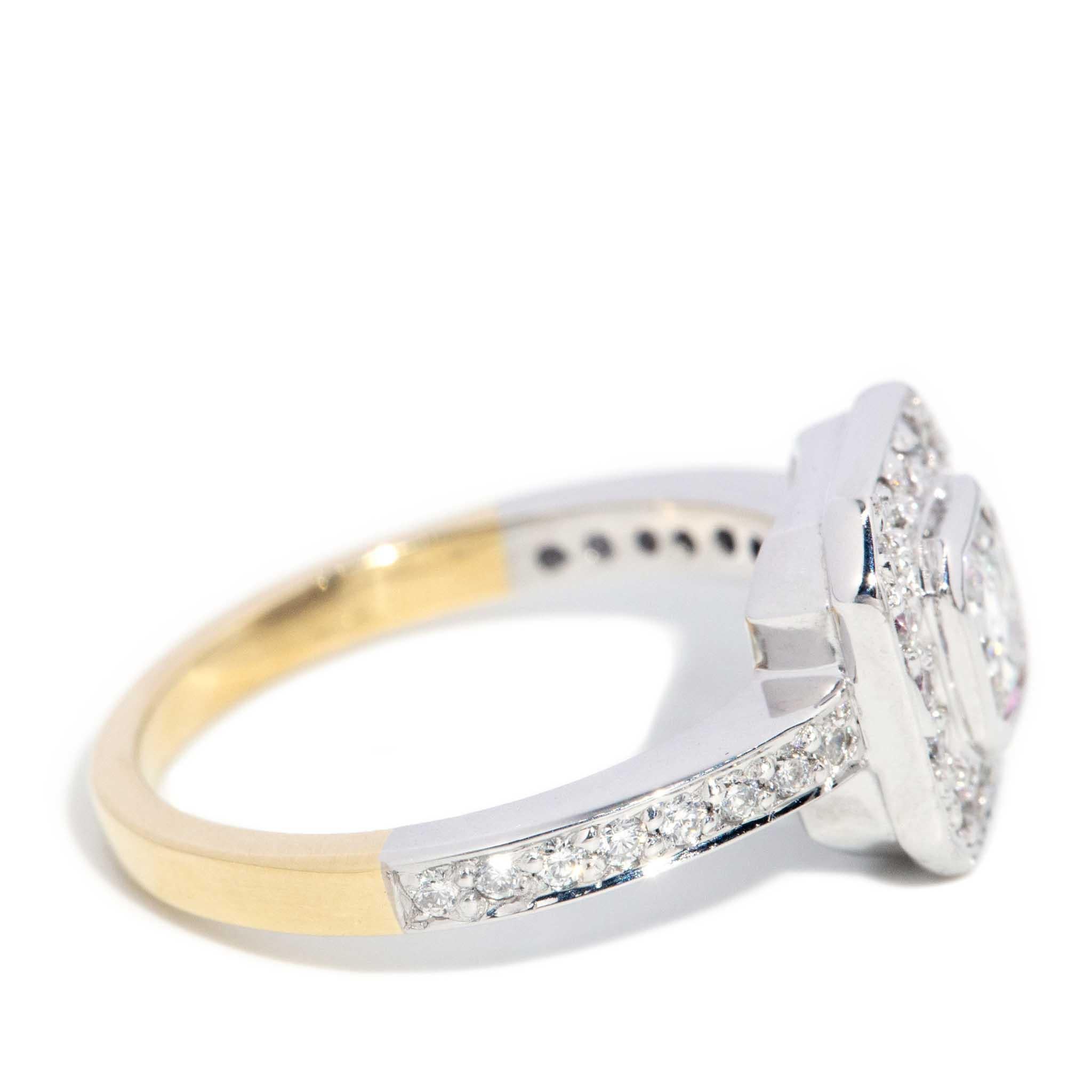 Contemporary 0,81 Karat Asscher Cut Diamant Cluster Ring 18 Karat Gold im Zustand „Gut“ im Angebot in Hamilton, AU