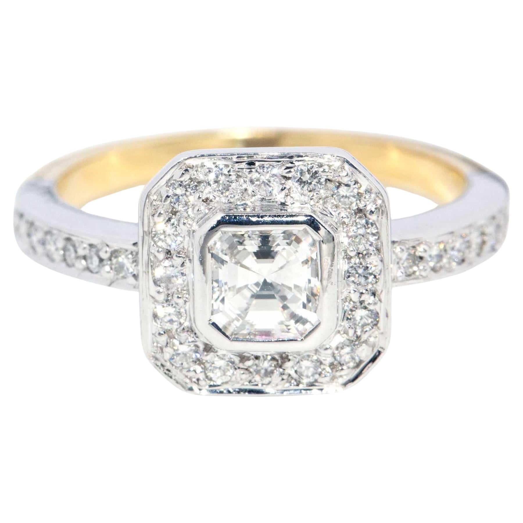 Contemporary 0.81 Carat Asscher Cut Diamond Cluster Ring 18 Carat Gold