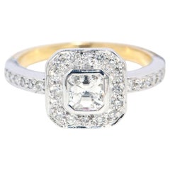 Contemporary 0.81 Carat Asscher Cut Diamond Cluster Ring 18 Carat Gold