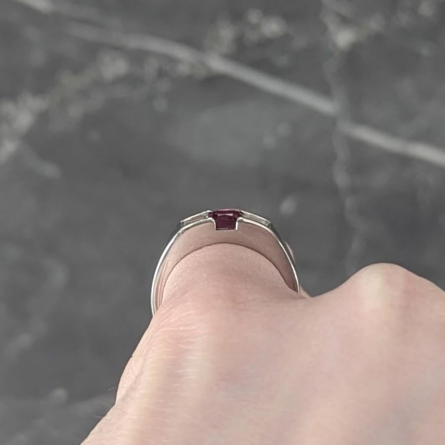 Contemporary 0,82 CTW Rubin-Diamant-Platin-Ring mit drei Steinen im Angebot 5