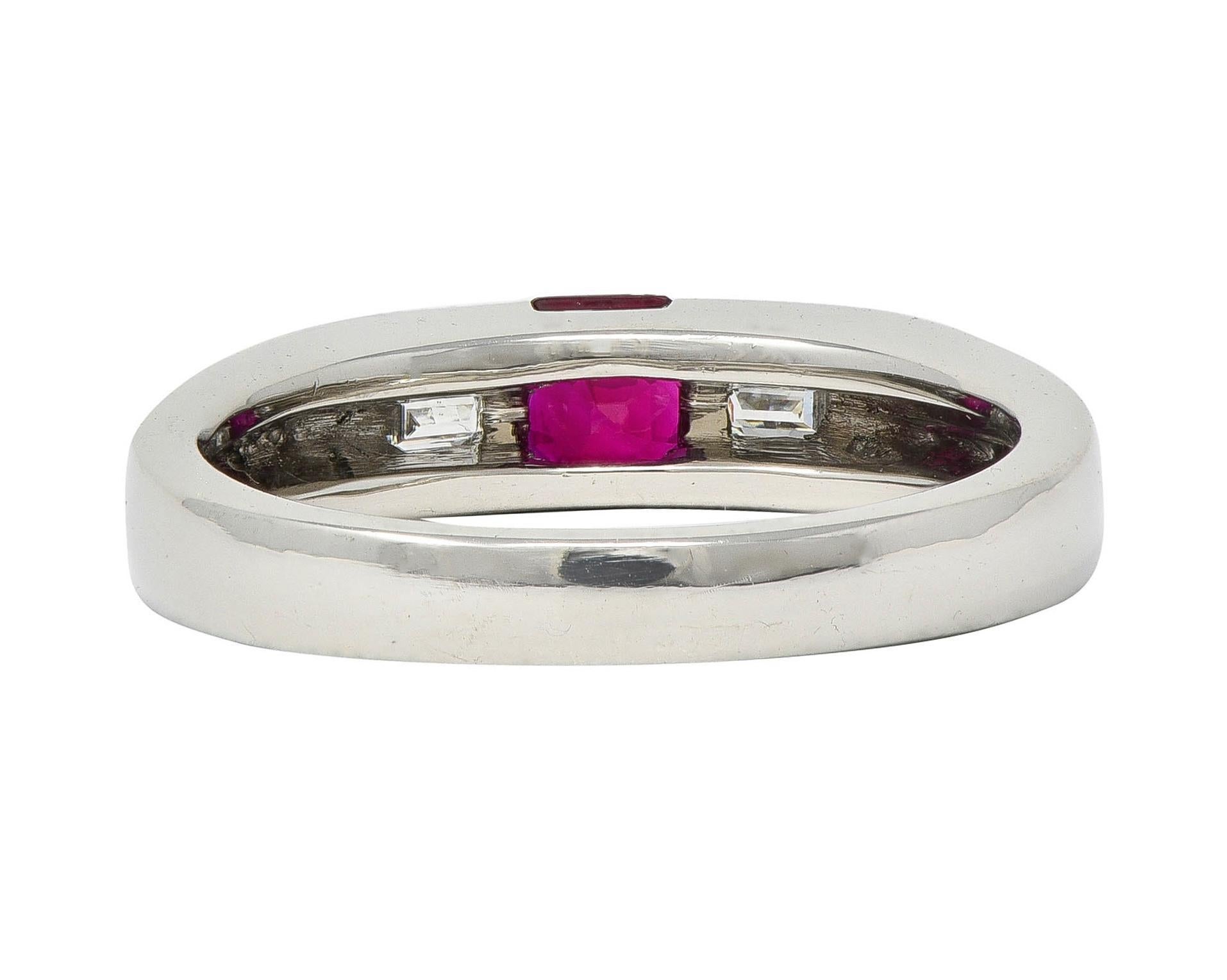 Contemporary 0,82 CTW Rubin-Diamant-Platin-Ring mit drei Steinen im Zustand „Hervorragend“ im Angebot in Philadelphia, PA