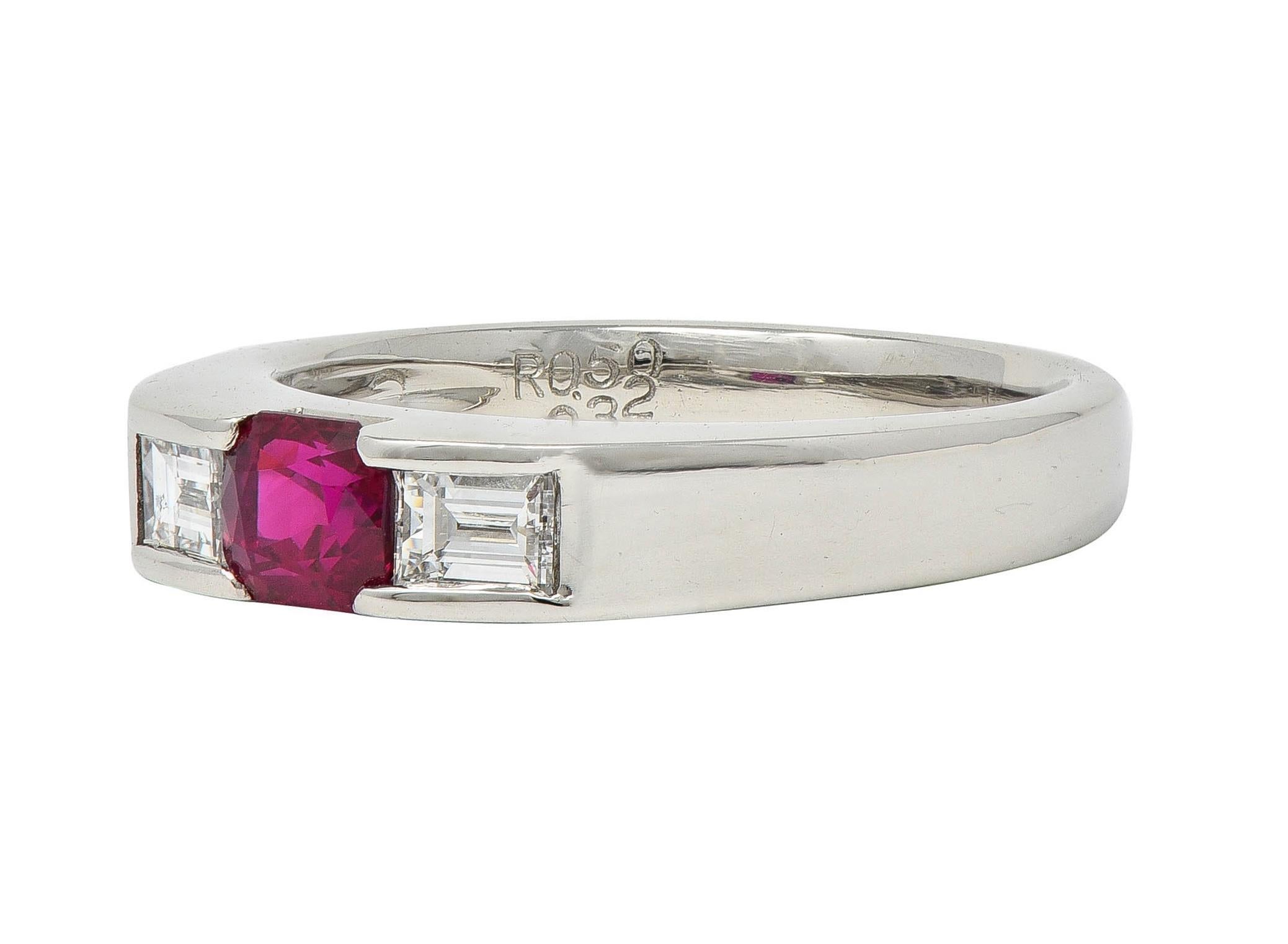 Contemporary 0,82 CTW Rubin-Diamant-Platin-Ring mit drei Steinen für Damen oder Herren im Angebot