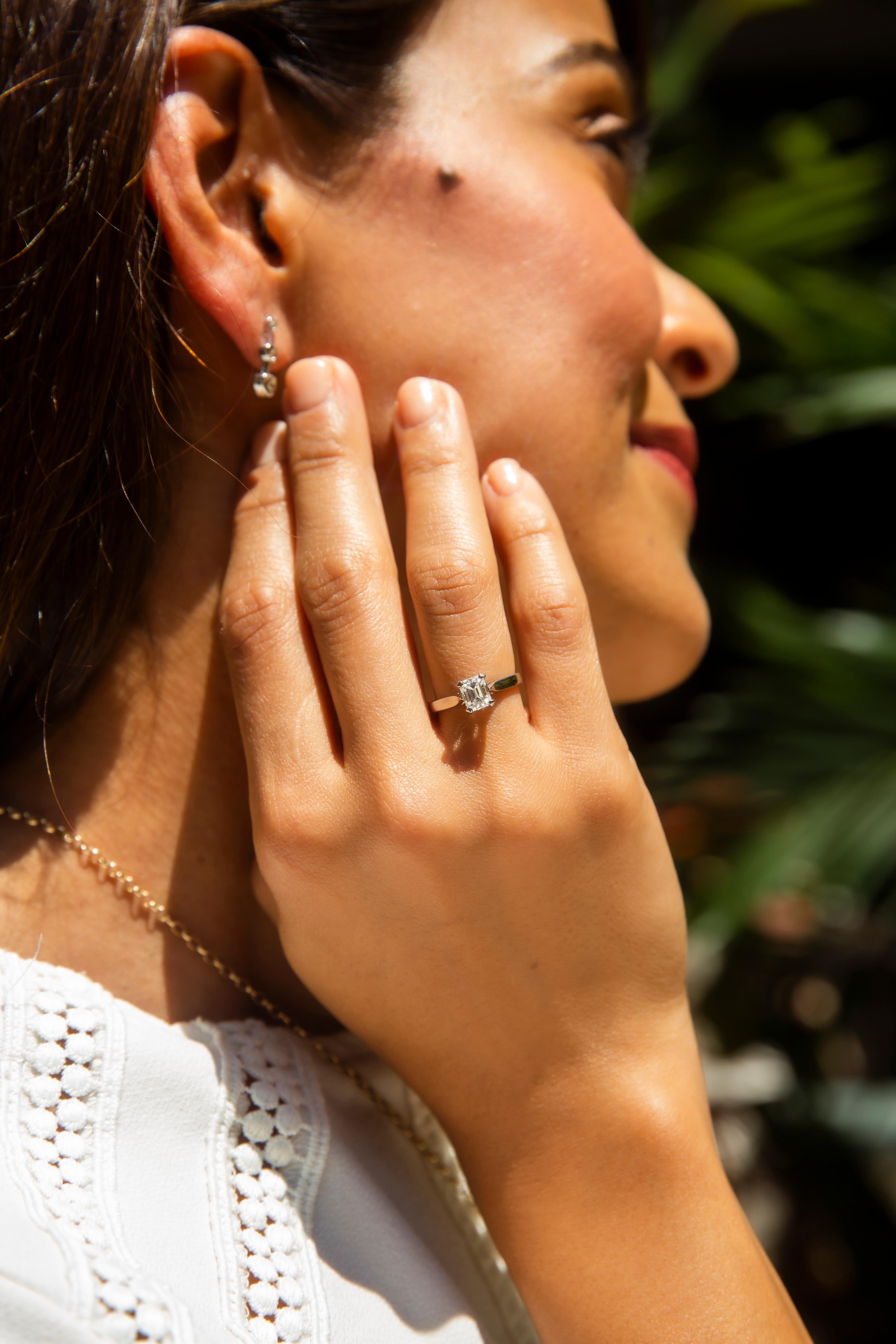 Contemporary 0.83 Carat Emerald Cut Diamond Platinum Solitaire Engagement Ring In Good Condition For Sale In Hamilton, AU