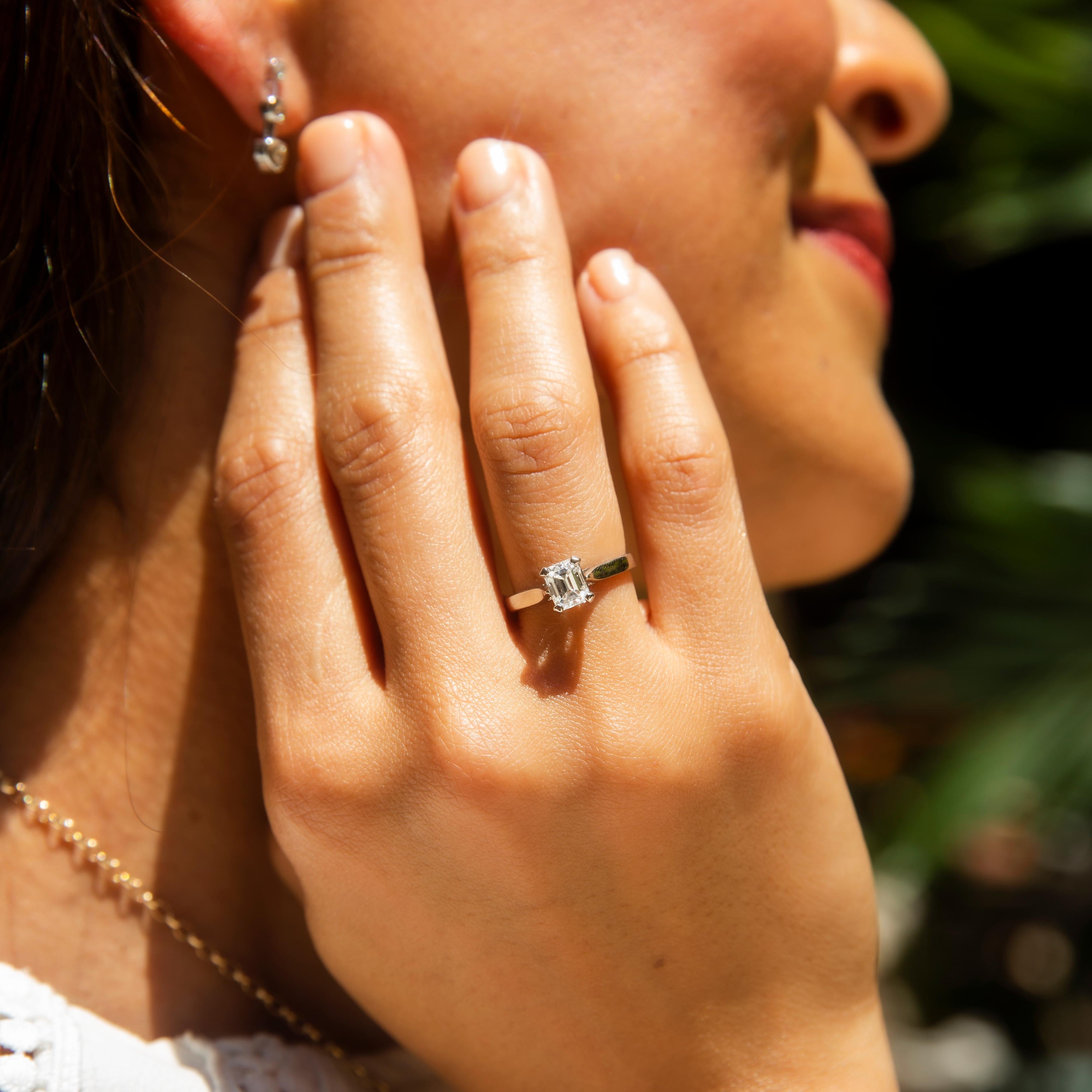 Contemporary 0.83 Carat Emerald Cut Diamond Platinum Solitaire Engagement Ring For Sale 2