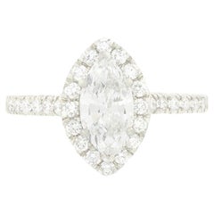 Anello aureola con diamante da 0,86 carati in stile contemporaneo