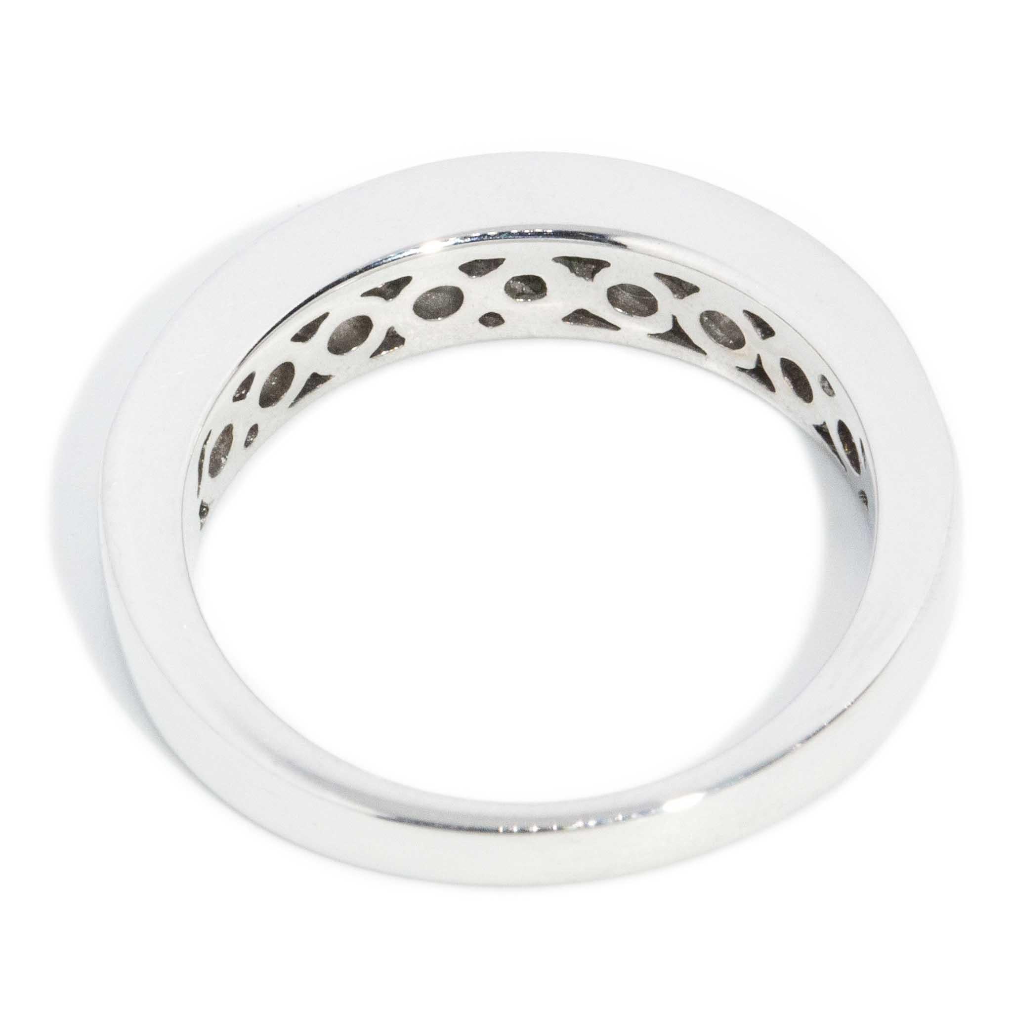 Contemporary 0.90 Carat Brilliant Diamond Eternity Ring 18 Carat White Gold For Sale 3