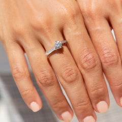 Contemporary 0.90 Carat Diamond Crossover Engagement Ring 18 Carat White Gold