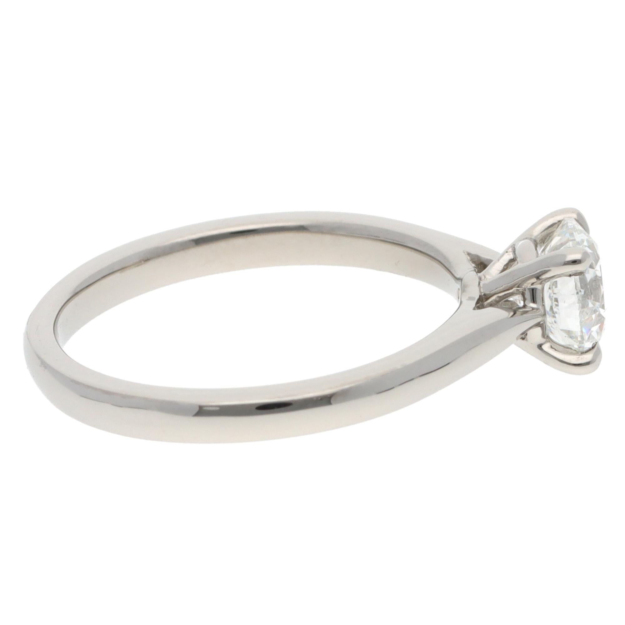 Zeitgenössischer 0,90ct GIA zertifizierter Diamant Solitär Ring (Moderne) im Angebot