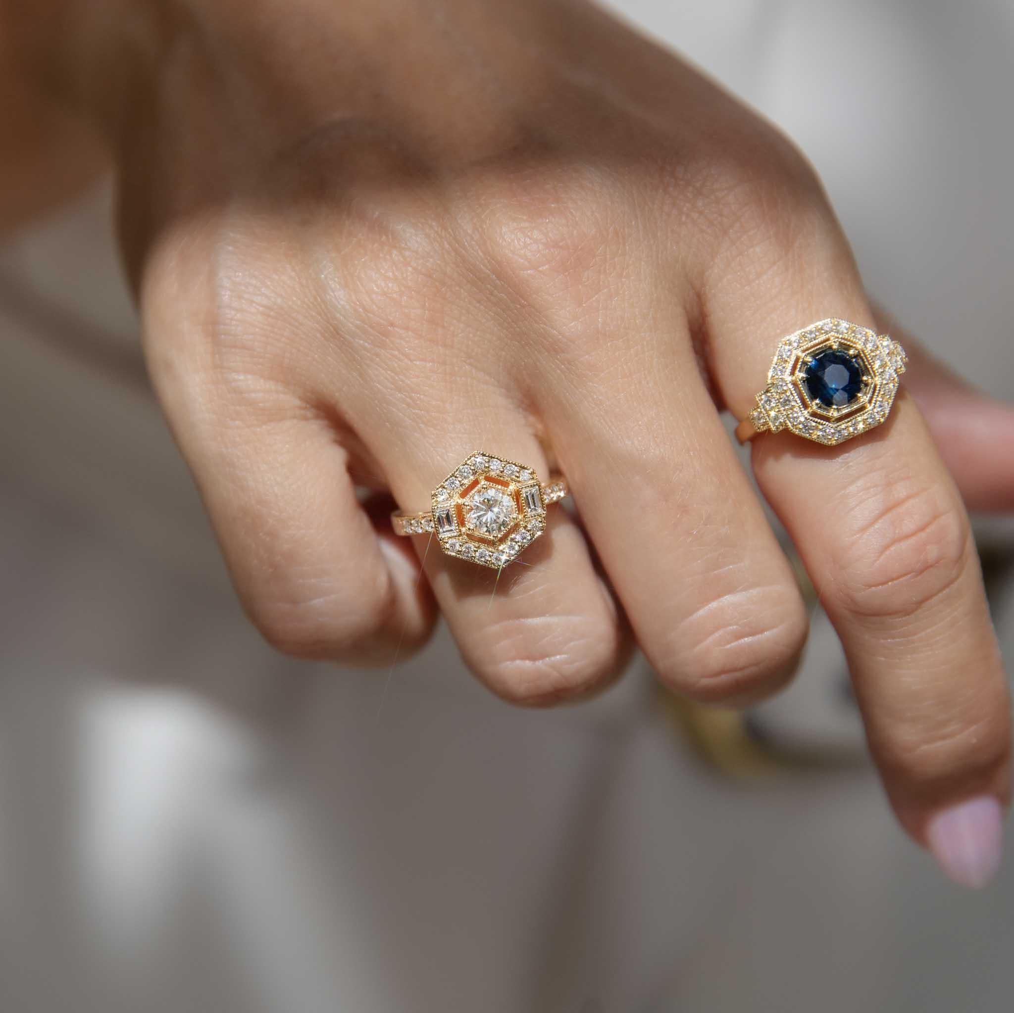 Donna Anello contemporaneo esagonale con diamante da 0,95 carati in oro giallo 18 carati in vendita