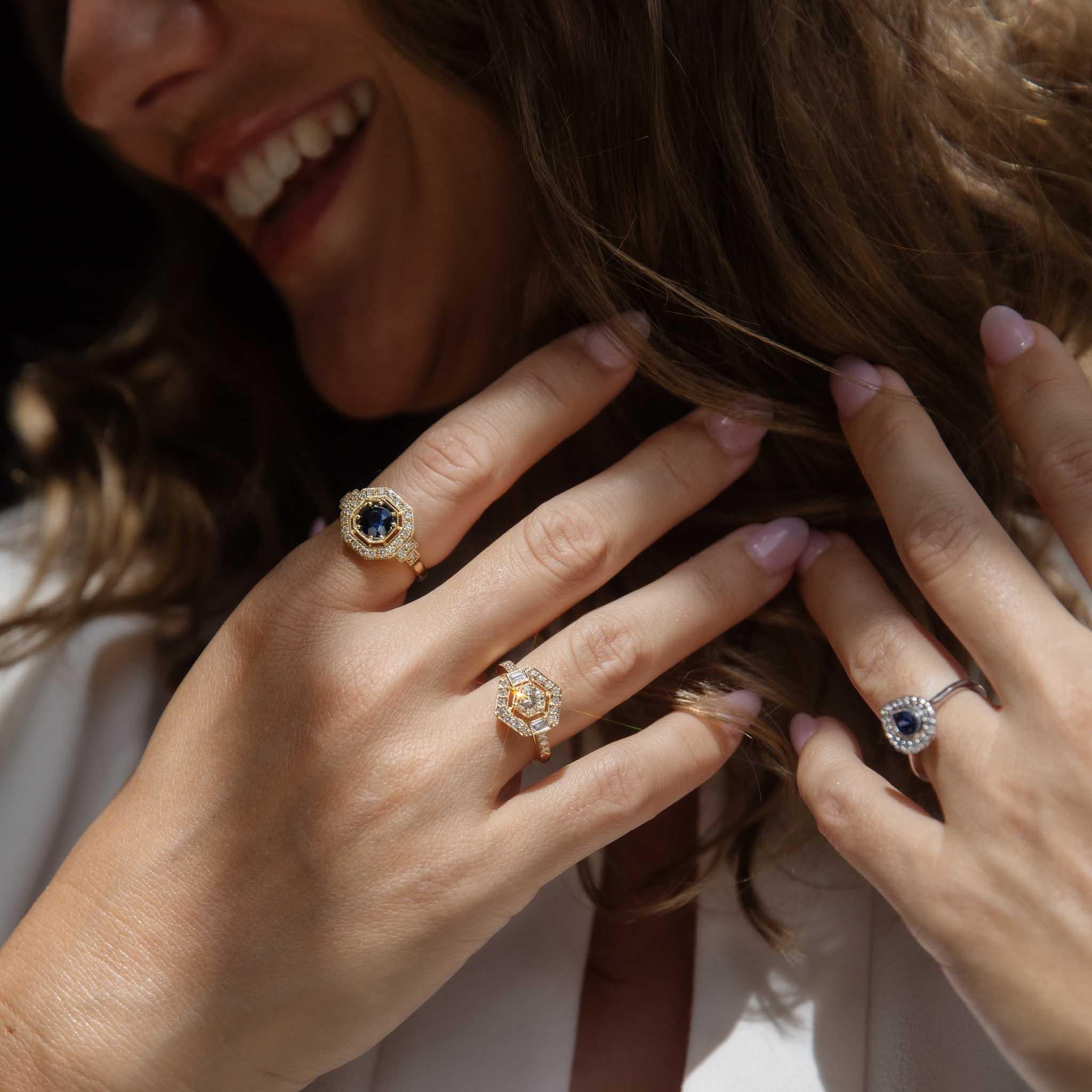 Anello contemporaneo esagonale con diamante da 0,95 carati in oro giallo 18 carati in vendita 2