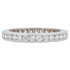 Alianza de boda «Eternity» contemporánea de platino con diamantes de 0,96 CTW
