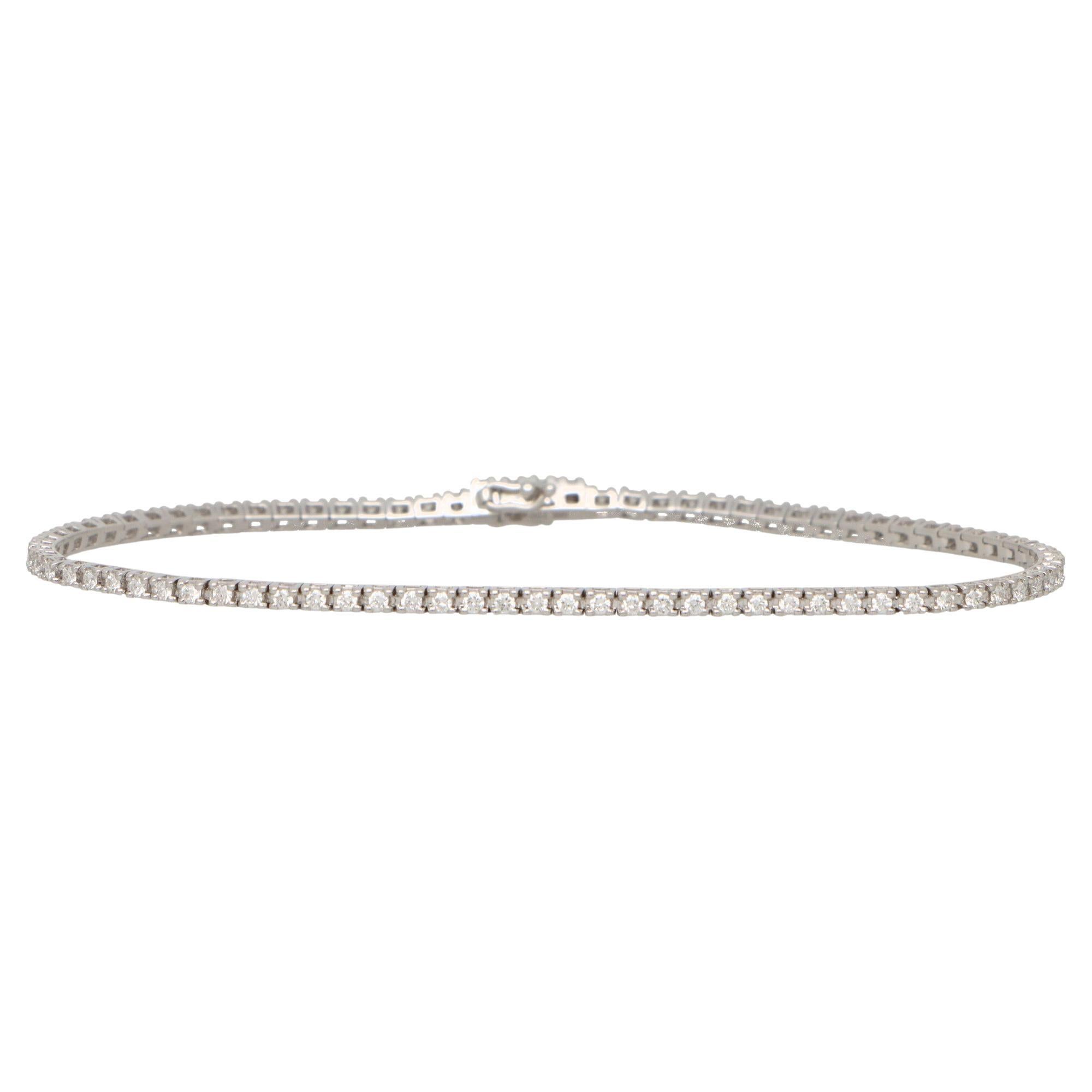 Contemporary 0.99ct Diamond Tennis Line Bracelet in 18k White Gold For Sale
