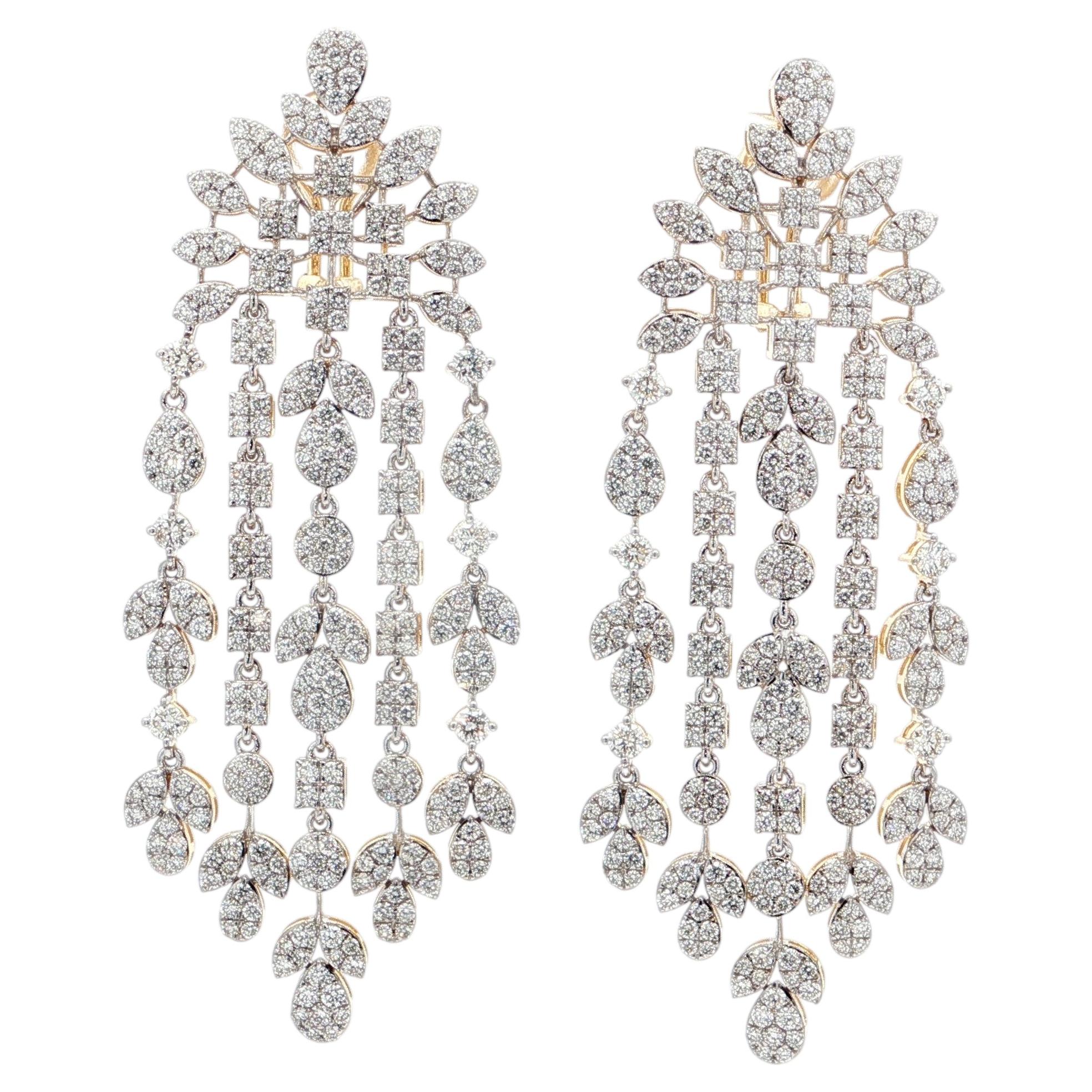 Orecchini in oro giallo 14K con 10 carati di diamanti naturali, India