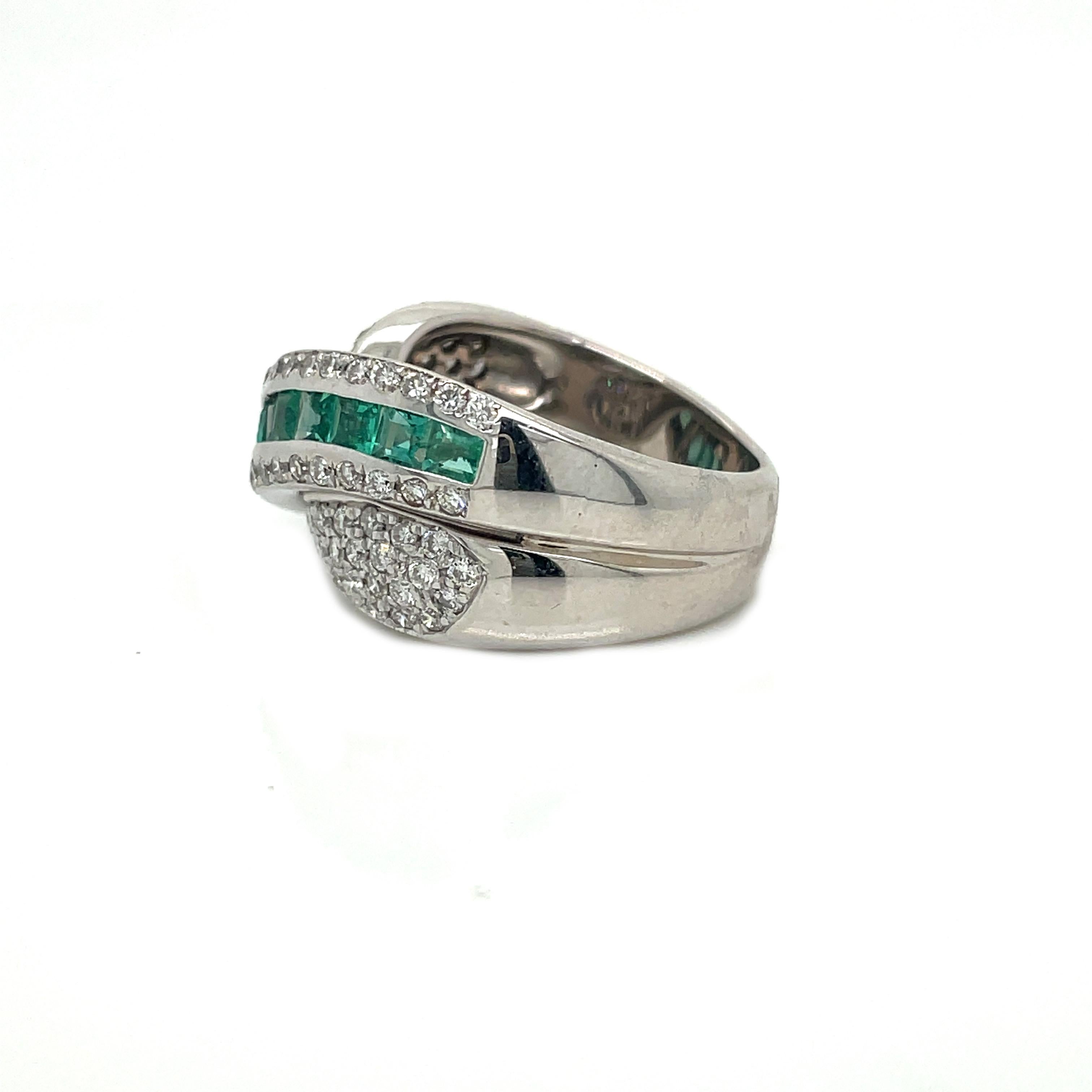 Contemporary 1.00+ Carat Emerald and Diamond Statement Ring For Sale 5